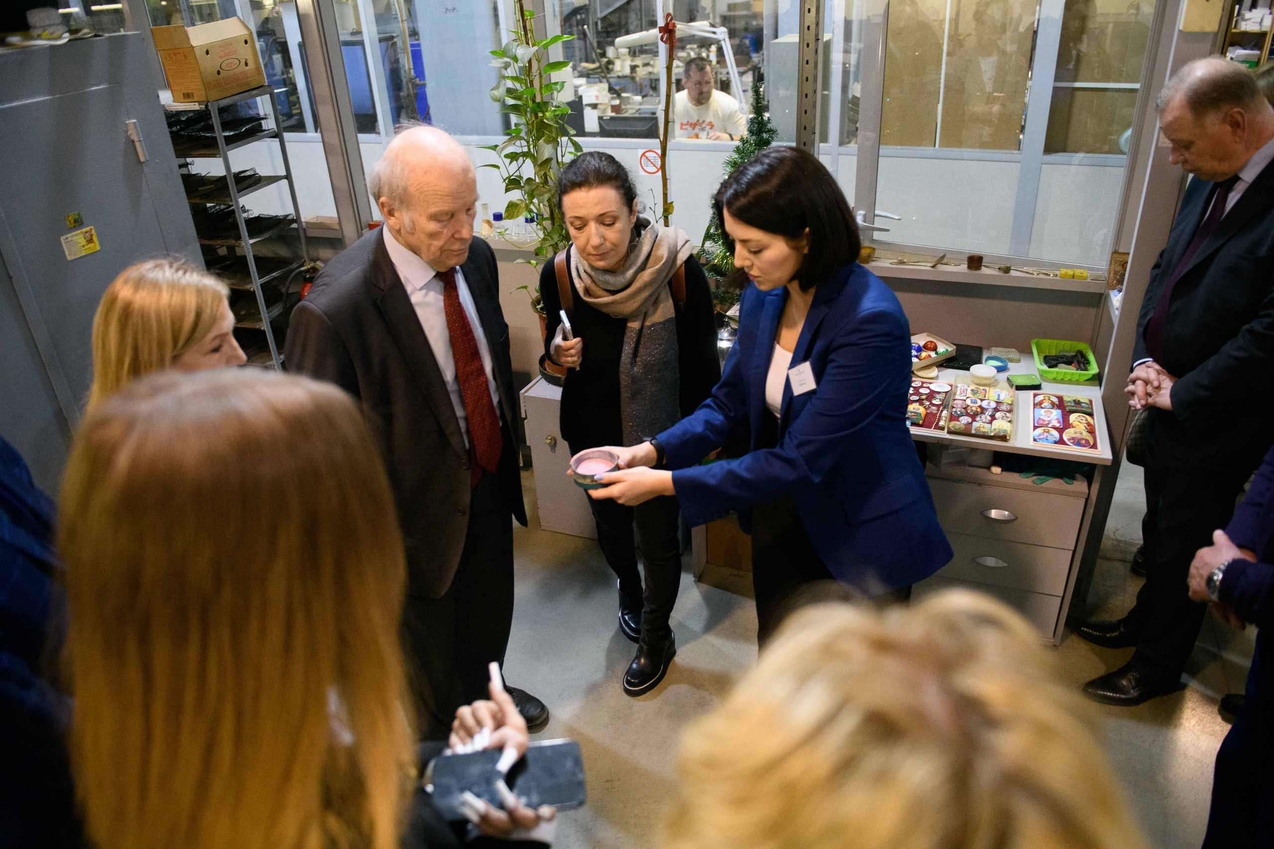 Русские Самоцветы: За кулисами легенды — Фотоальбом об искусстве и производстве