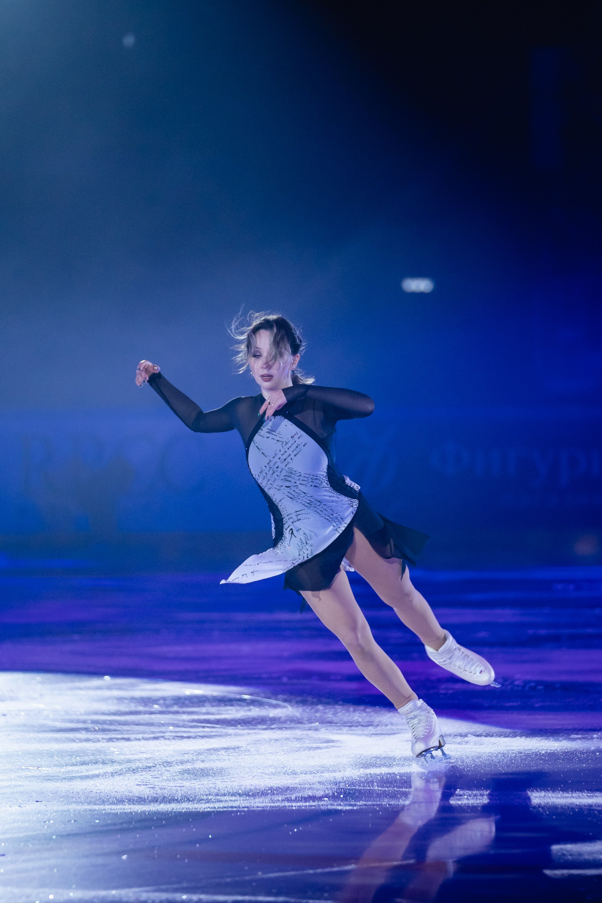 Шоу «Чемпионы на льду» в Новосибирске. Воробьева Ксения — Спортивный и танцевальный фотограф Новосибирск