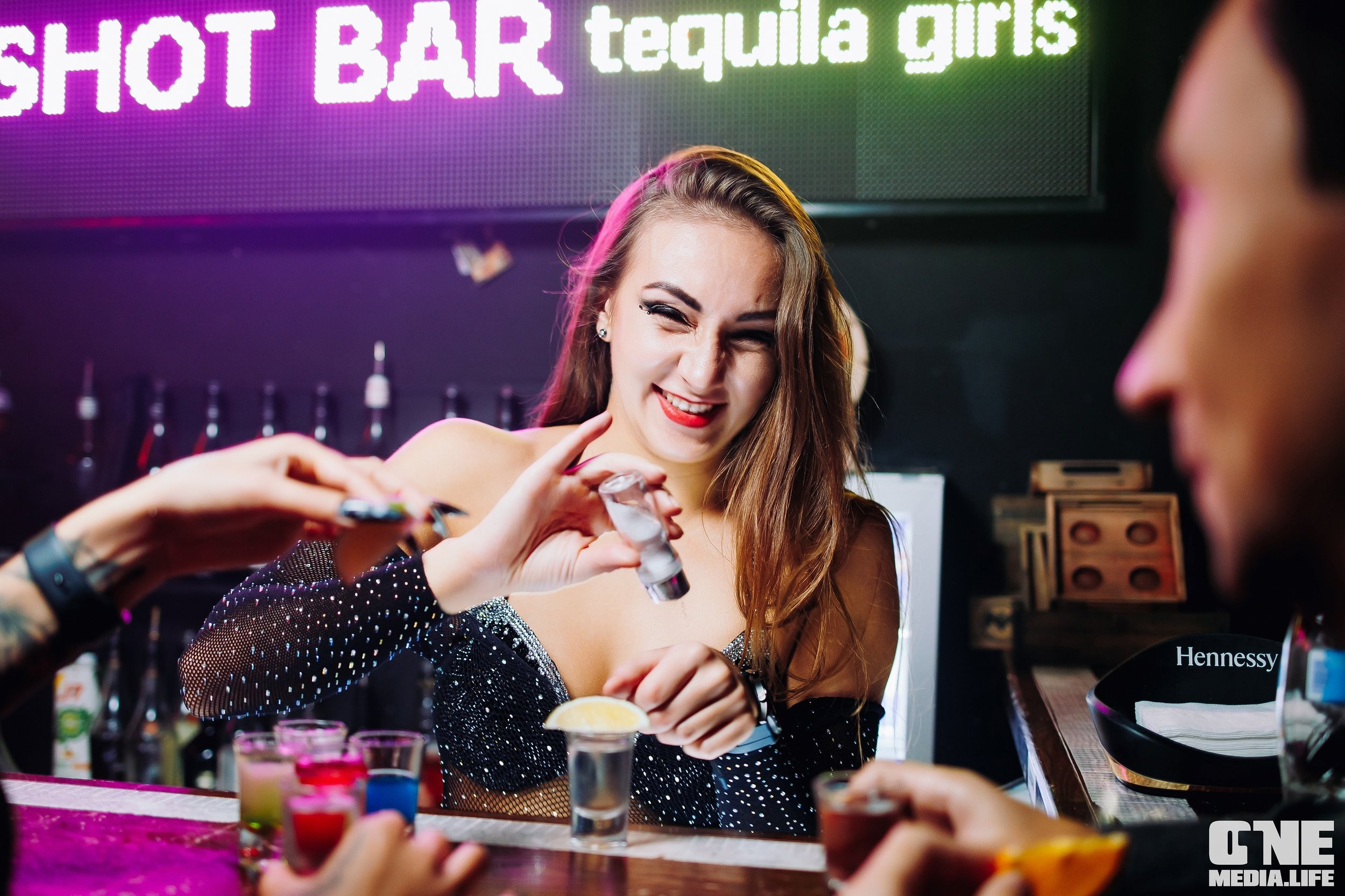 Фоторепортаж из бара XxxX. One Media Life: фоторепортажи, фотоотчеты с мероприятий и заведений