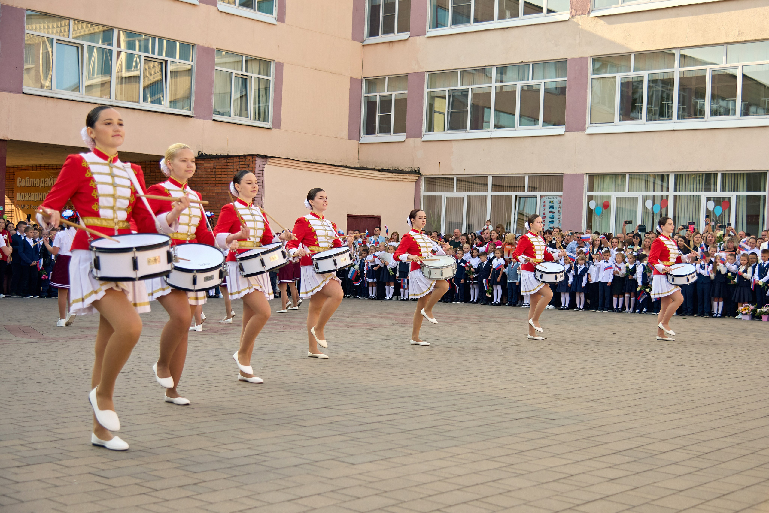 1 сентября в ЦО№ 25. Школьный фотограф в Туле Владимир Греков. Выпускные альбомы