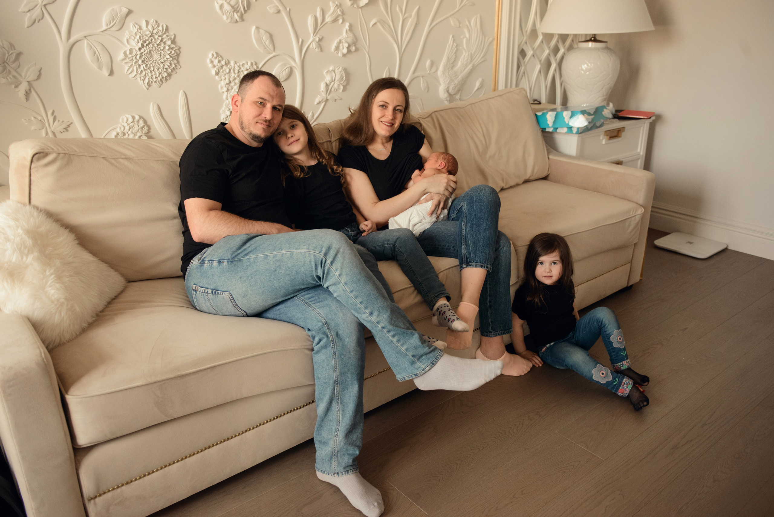 A family photo shoot at home, a family with a newborn baby. Photographer Elena Carruthers, Scotland