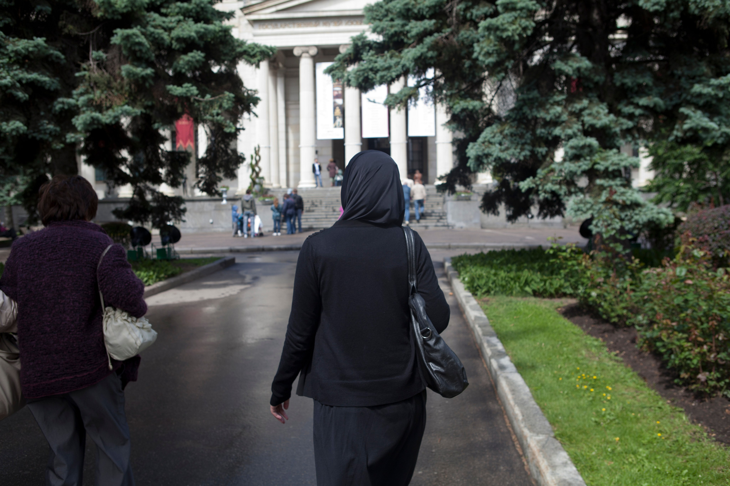 HIJAB WALKING AROUND MOSCOW 2012. Ilmira Bolotyan — Interdisciplinary Artist and Curator