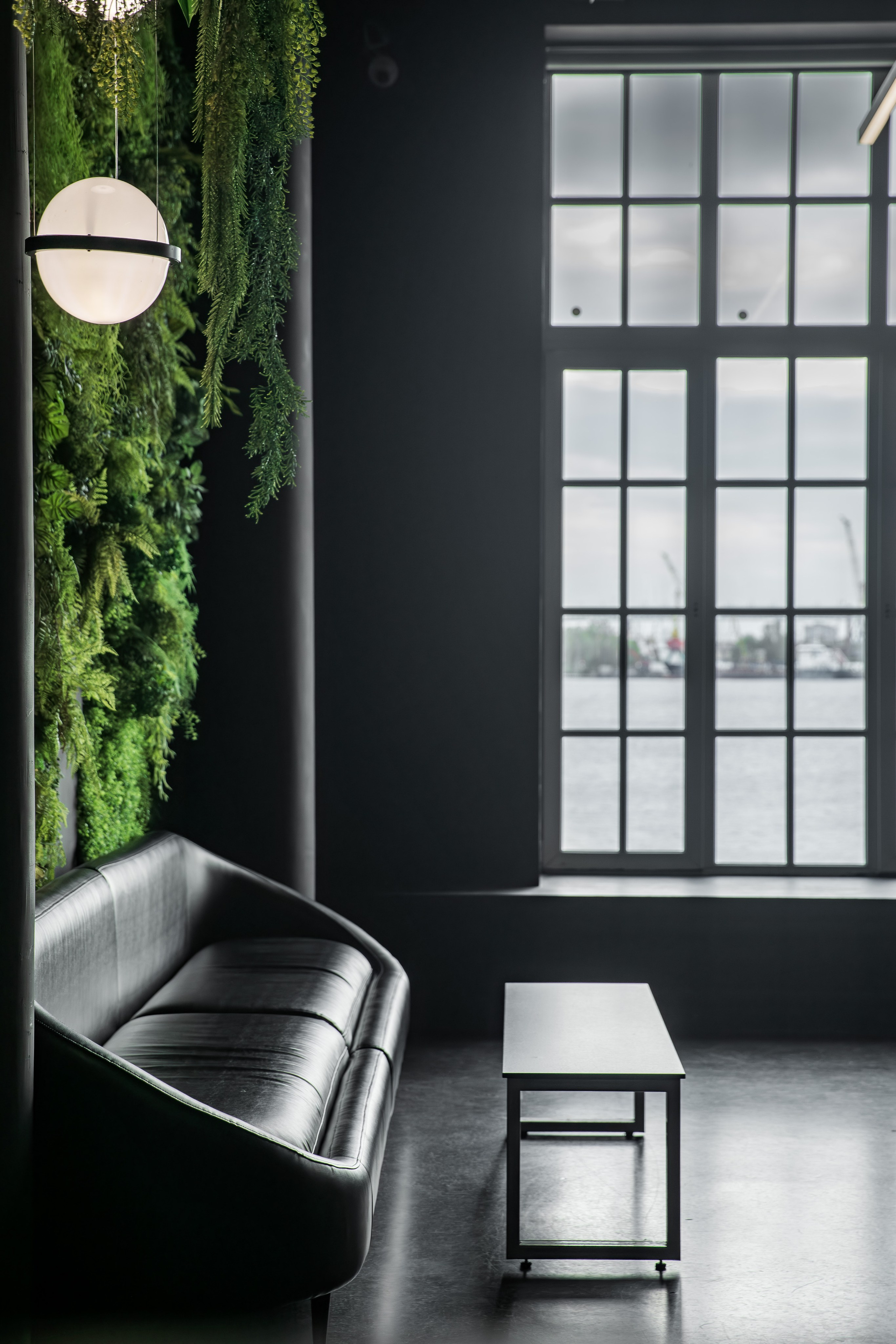 Mr. Black (лето). Аренда лофта в СПб для мероприятий