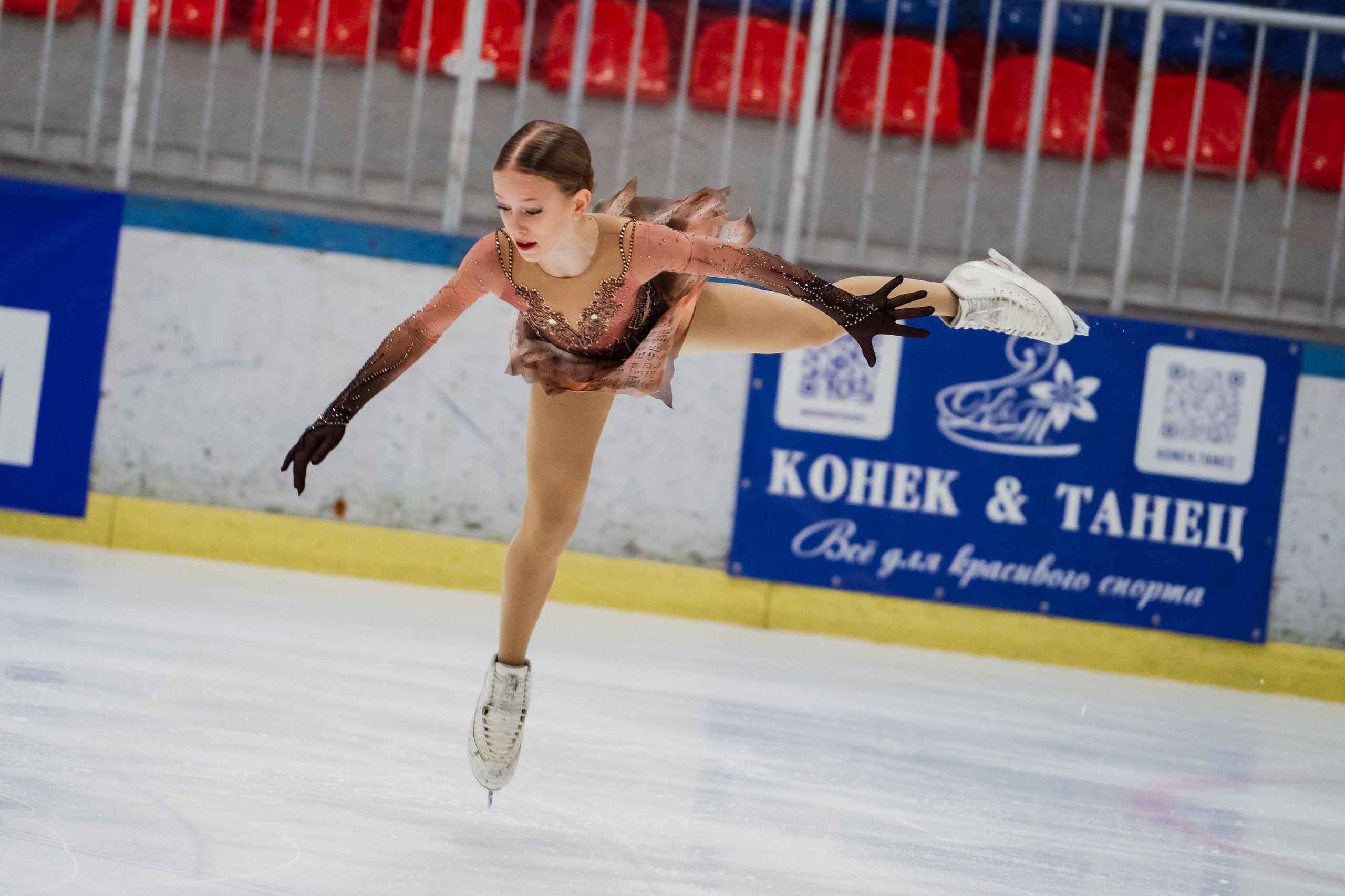 Первенство ДФО и СФО по фигурному катанию на коньках г. Искитим. Воробьева Ксения — Спортивный и танцевальный фотограф Новосибирск