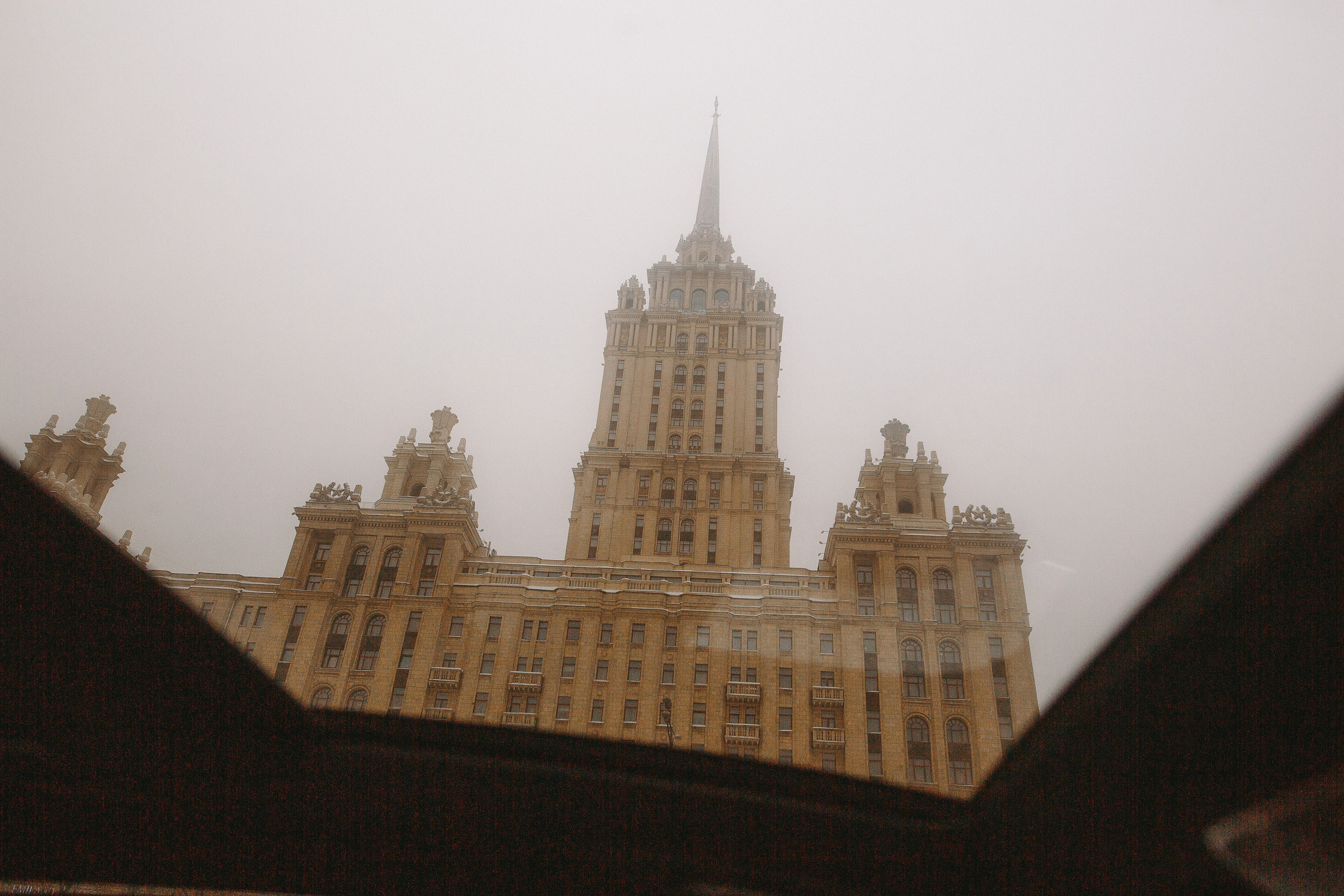 Свадебная фотосессия в Barvikha Hotel & SPA 5*. Свадебный фотограф в Барвихе в ЗАГС