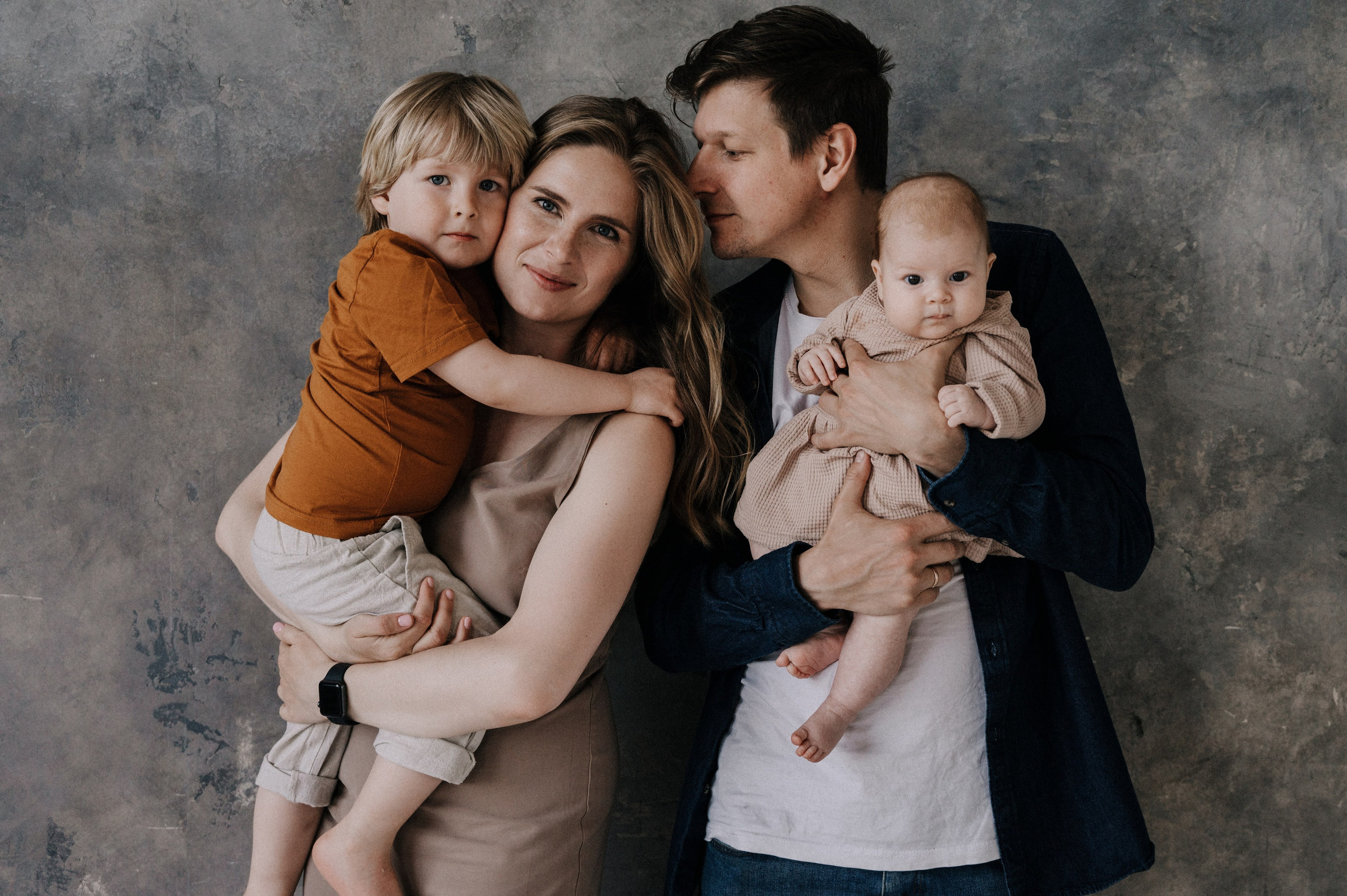 Беременность / женская. Профессиональный фотограф беременности в СПБ. Стильные фотосессии беременности в стиле минимализм и классическая фотография