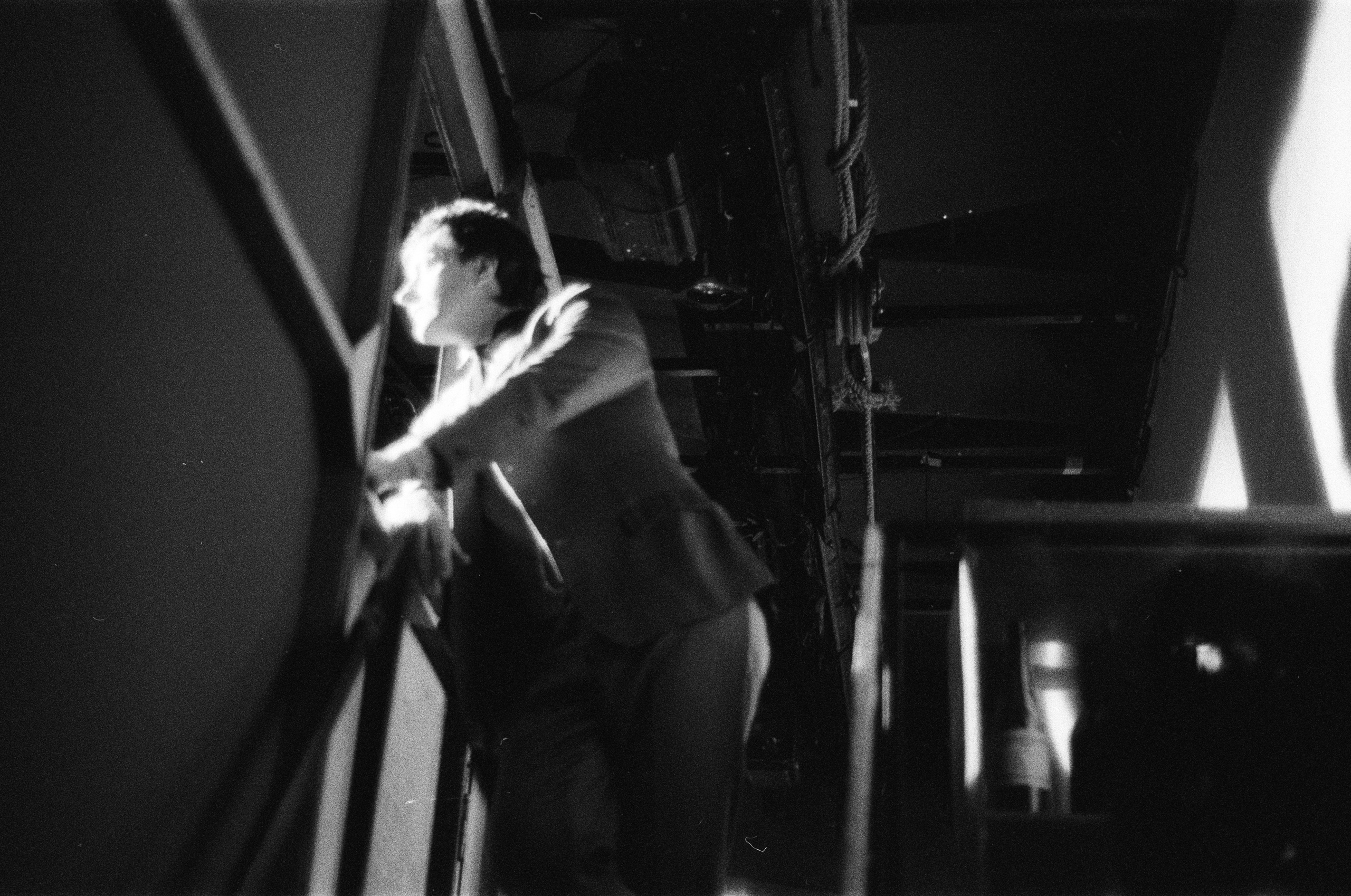 Фотосерия о магии театра и трансформации актёра: грим, костюмы, эмоции и визуальные метаморфозы на пути к сценическому образу. На фото — актёры Театра Стаса Намина и Мастерской Петра Фоменко. Фотограф: Ожерельев Лев