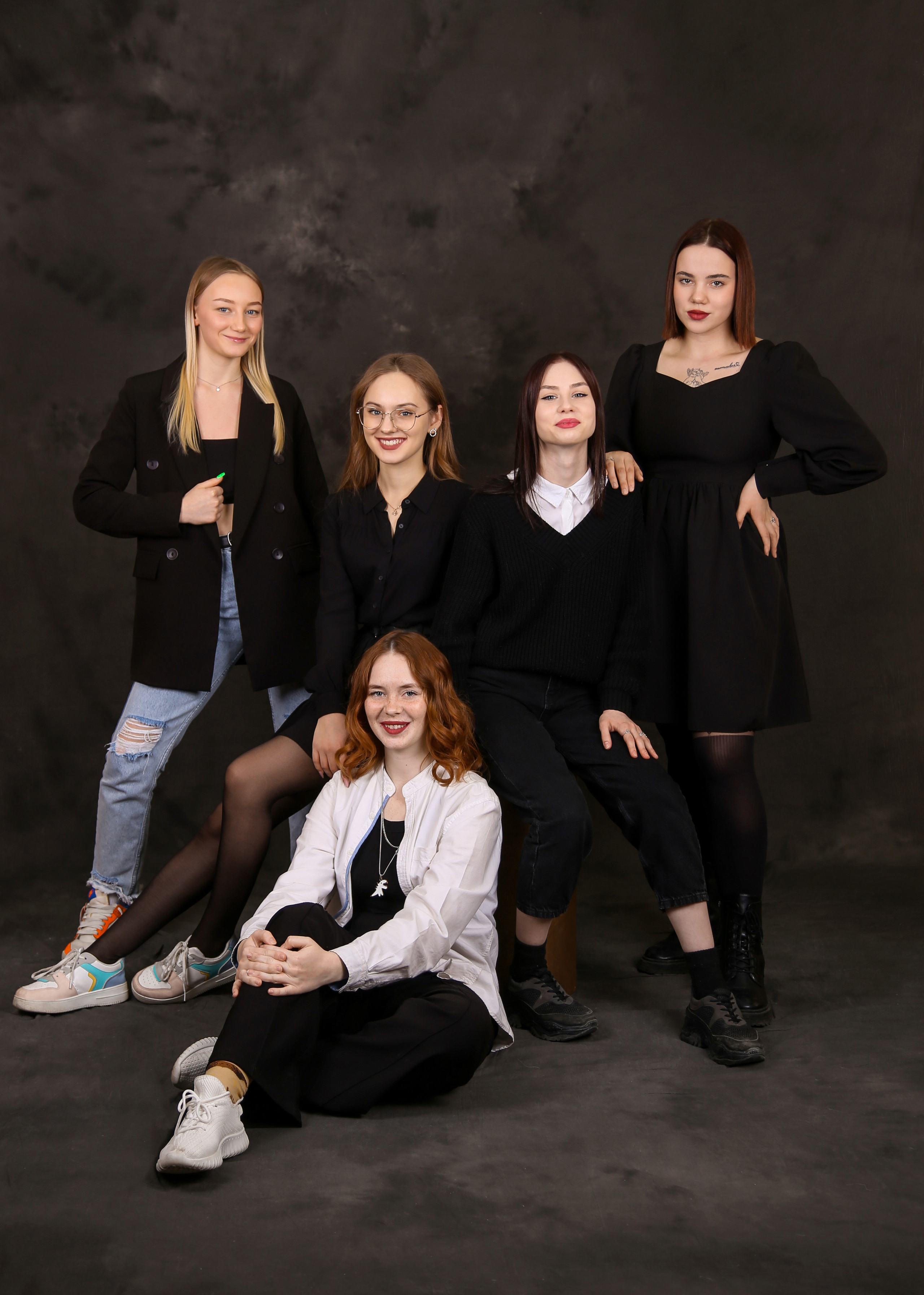 Команда фотостудии Fotobook. Выпускные альбомы в Тюмени для школ, садов, вузов спортивных секций