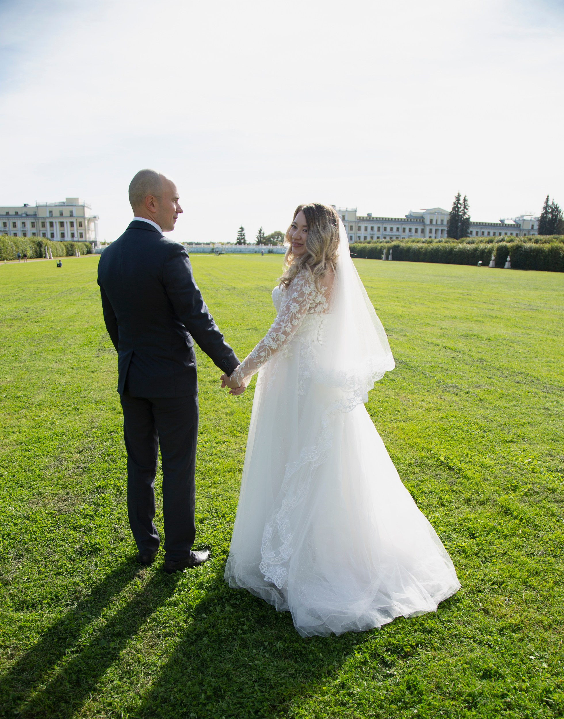 Свадебная фотосессия в усадьбе Архангельское в Москве для Елены и Сергея. Фотосессия в студии в Москве от профессионального фотографа услуги по доступным ценам