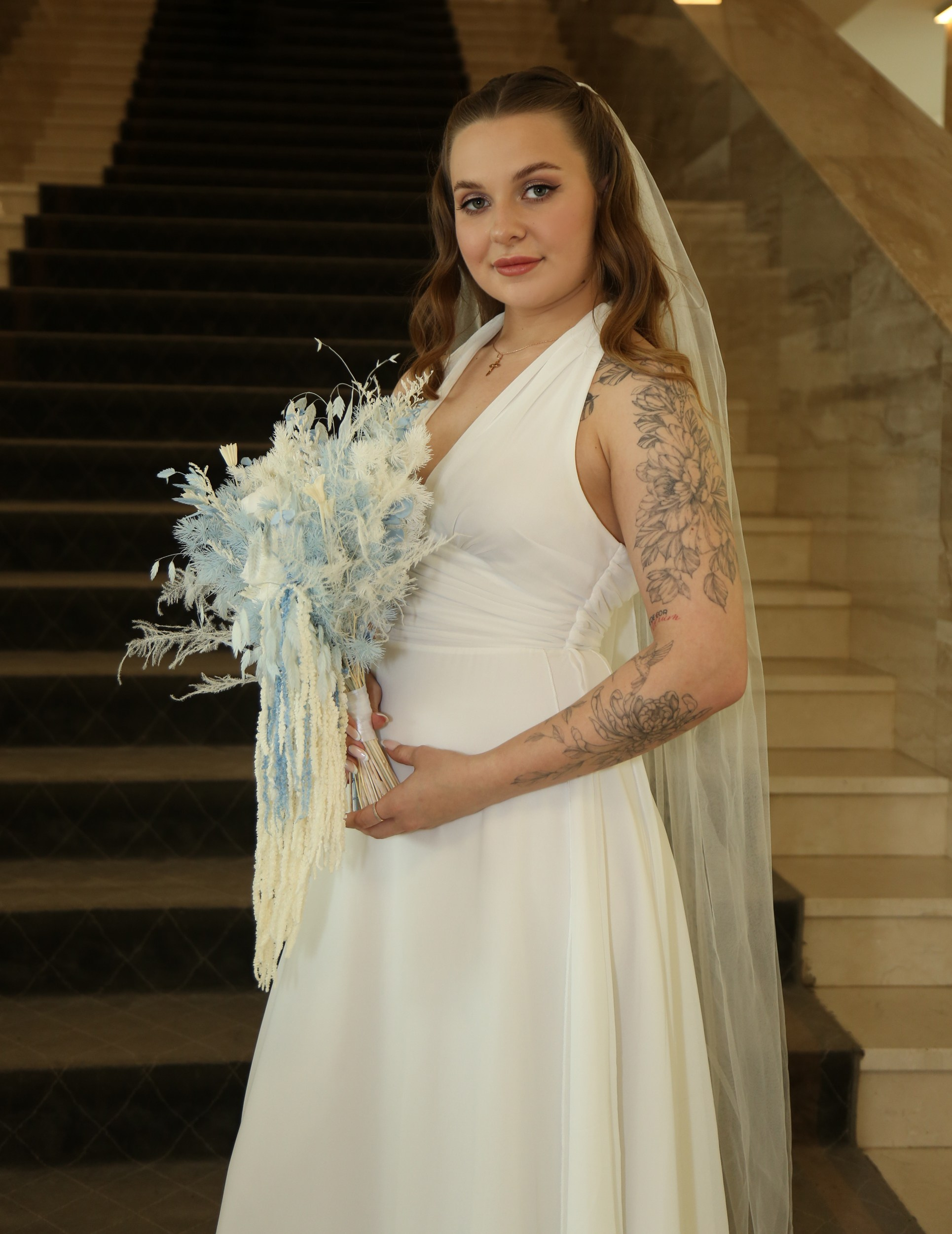 Свадебная фотосессия в ЗАГСе Савёловском Москве для Юлии и Игоря. Фотосессия в студии в Москве от профессионального фотографа услуги по доступным ценам