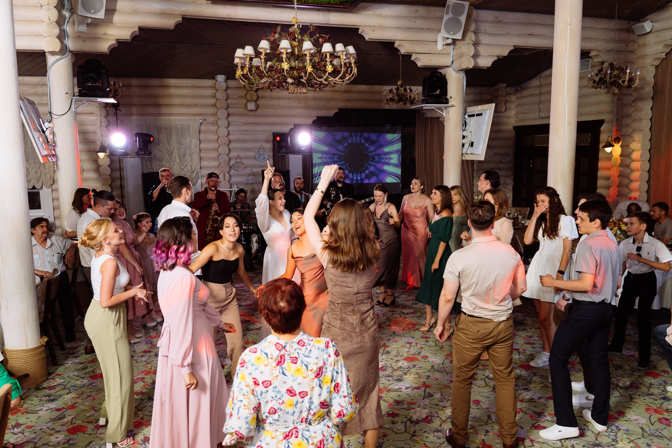 Свадьба Олега и Виктории в клубе «Ближняя дача»