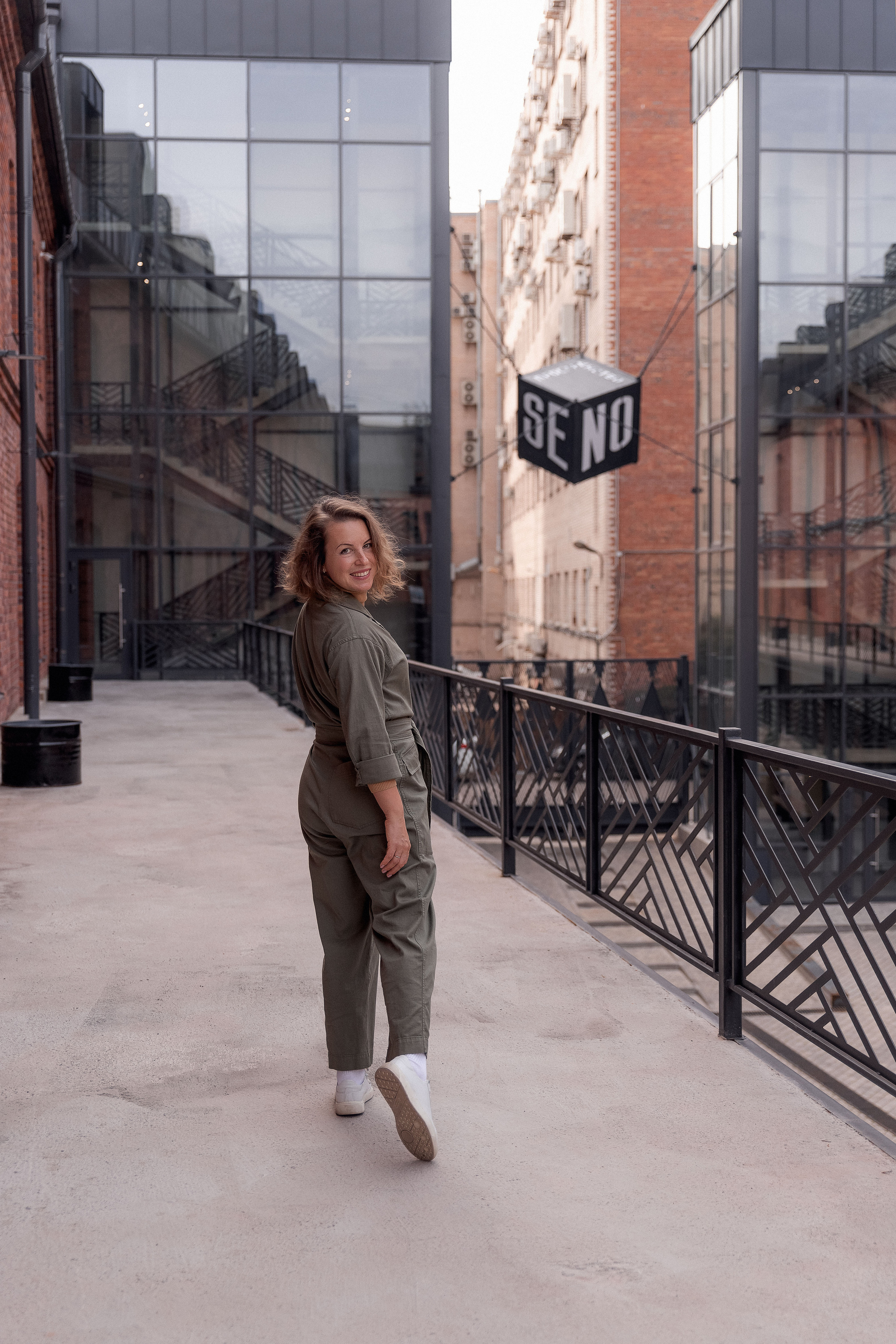 Прогулка с Дашей в пространстве SENO. Катерина Растокина фотограф в Санкт-Петербурге