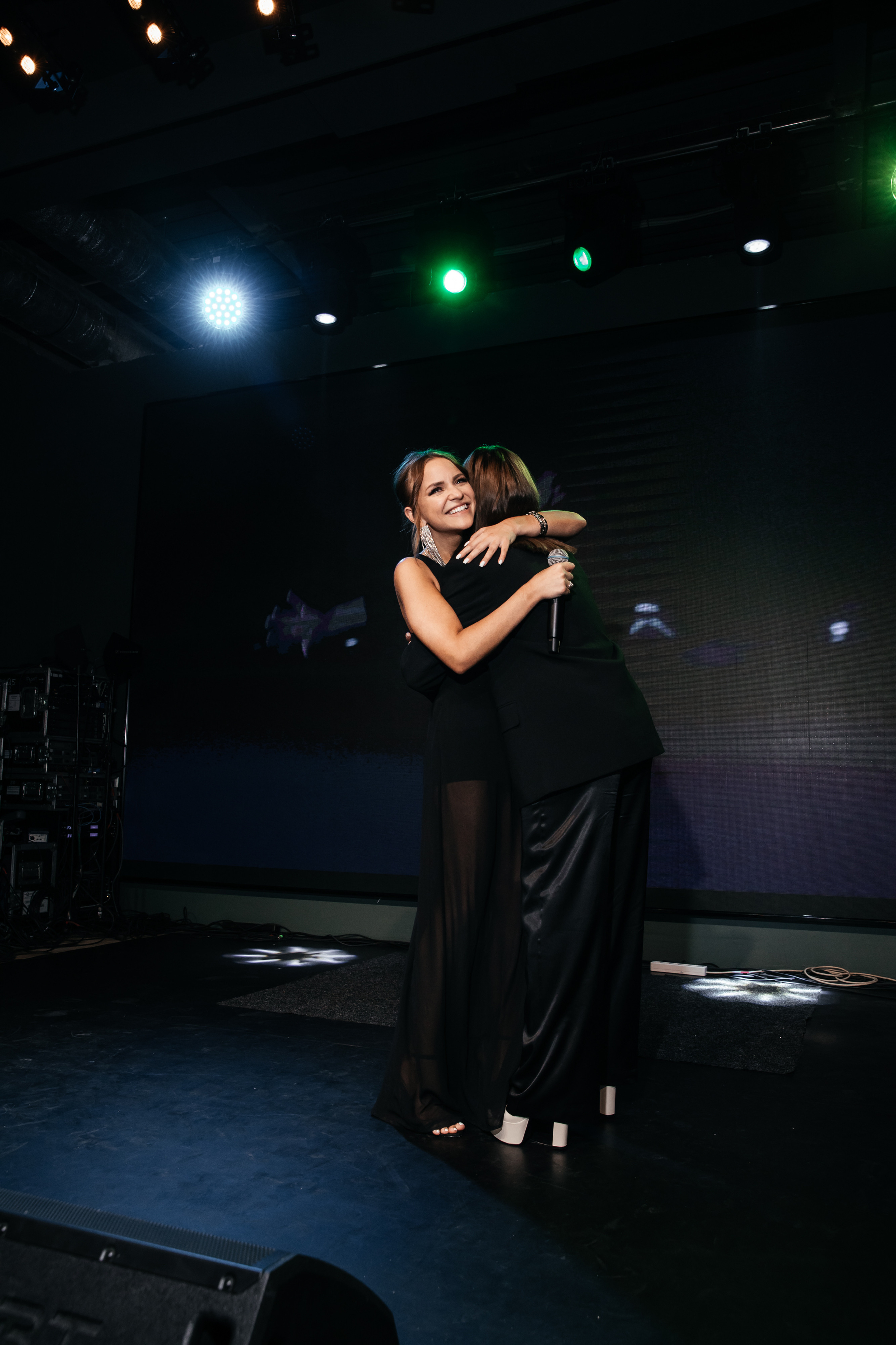 Светская презентация клипа Аделины Сотниковой и IVKA — «Сталь» Москва. «Птичка на проводе»: информационный портал в Москве