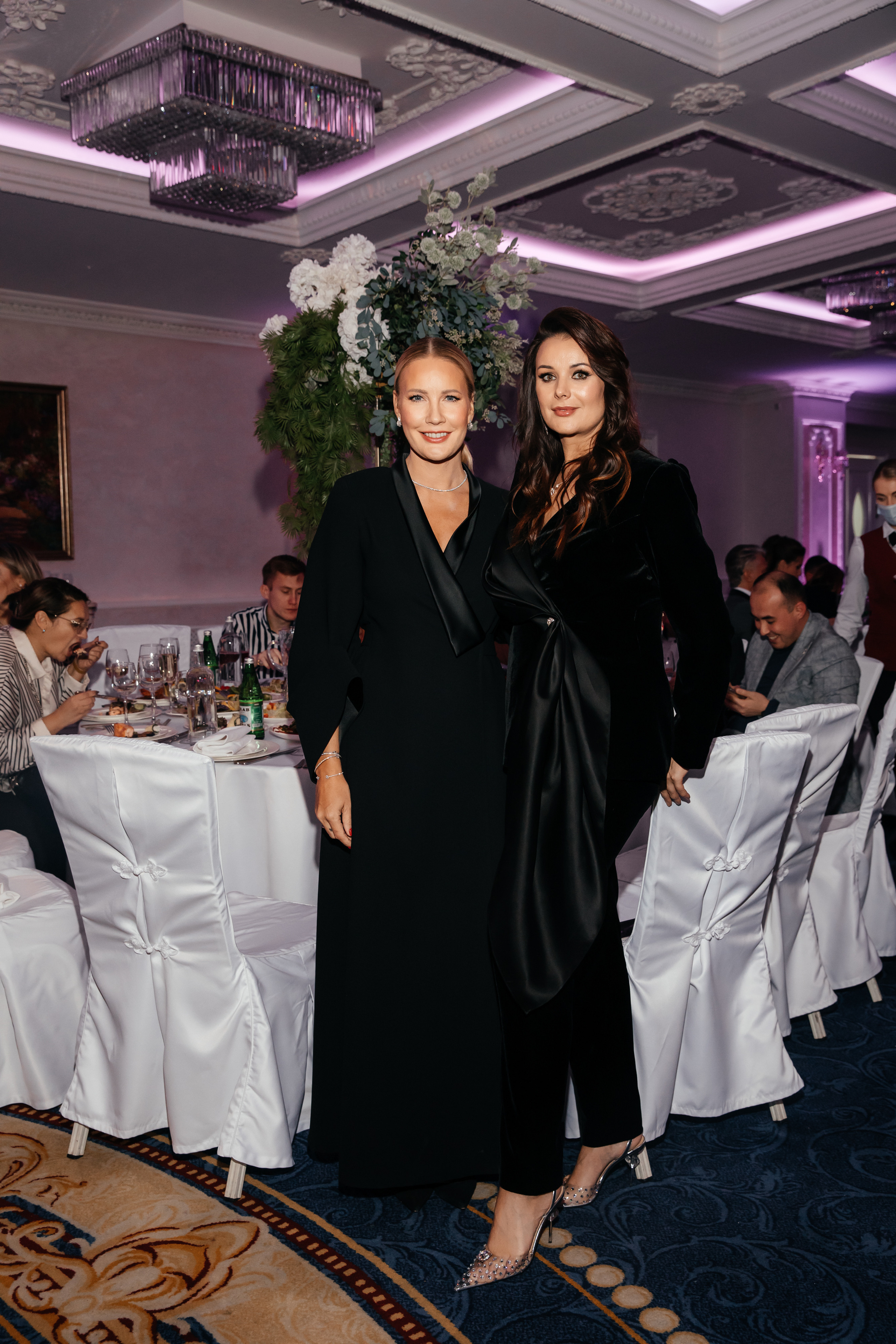 Елена Летучая и Оксана Федорова на премии MODA TOPIKAL AWARDS 2021 в Москве