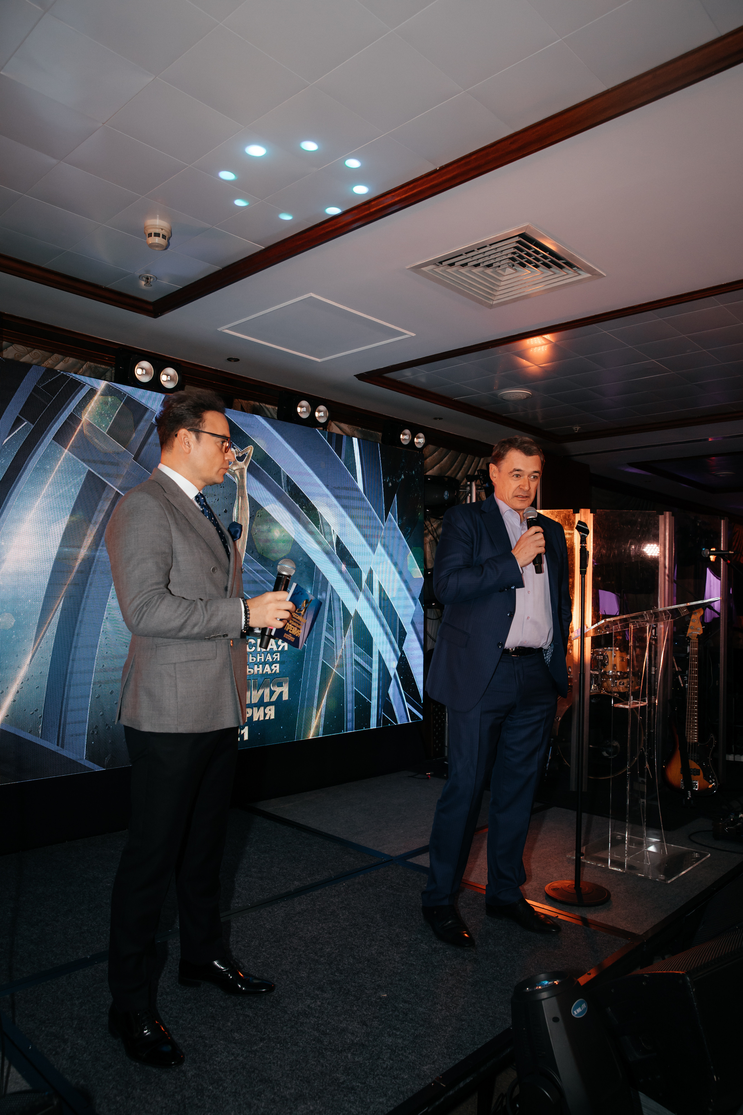 Александр Олешко и Юрий Костин на Гала-ужине Премии Виктория 2021 в Москве