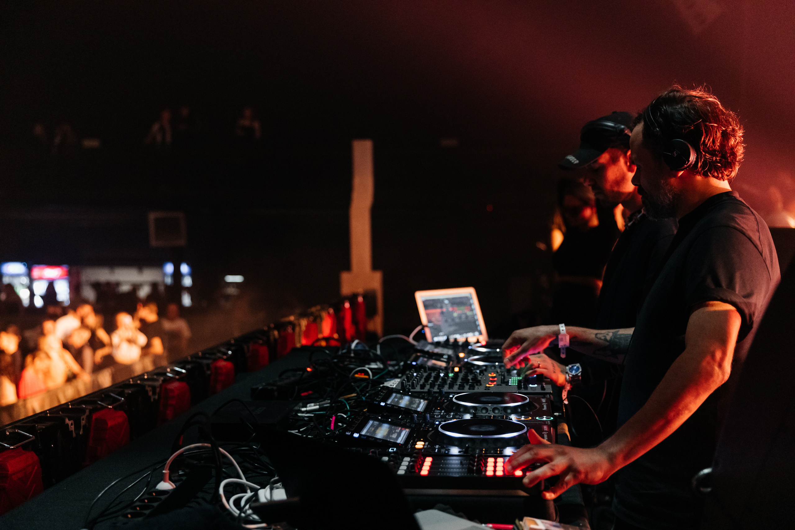 Концерт «TALE OF US» в Москве. «Птичка на проводе»: информационный портал в Москве