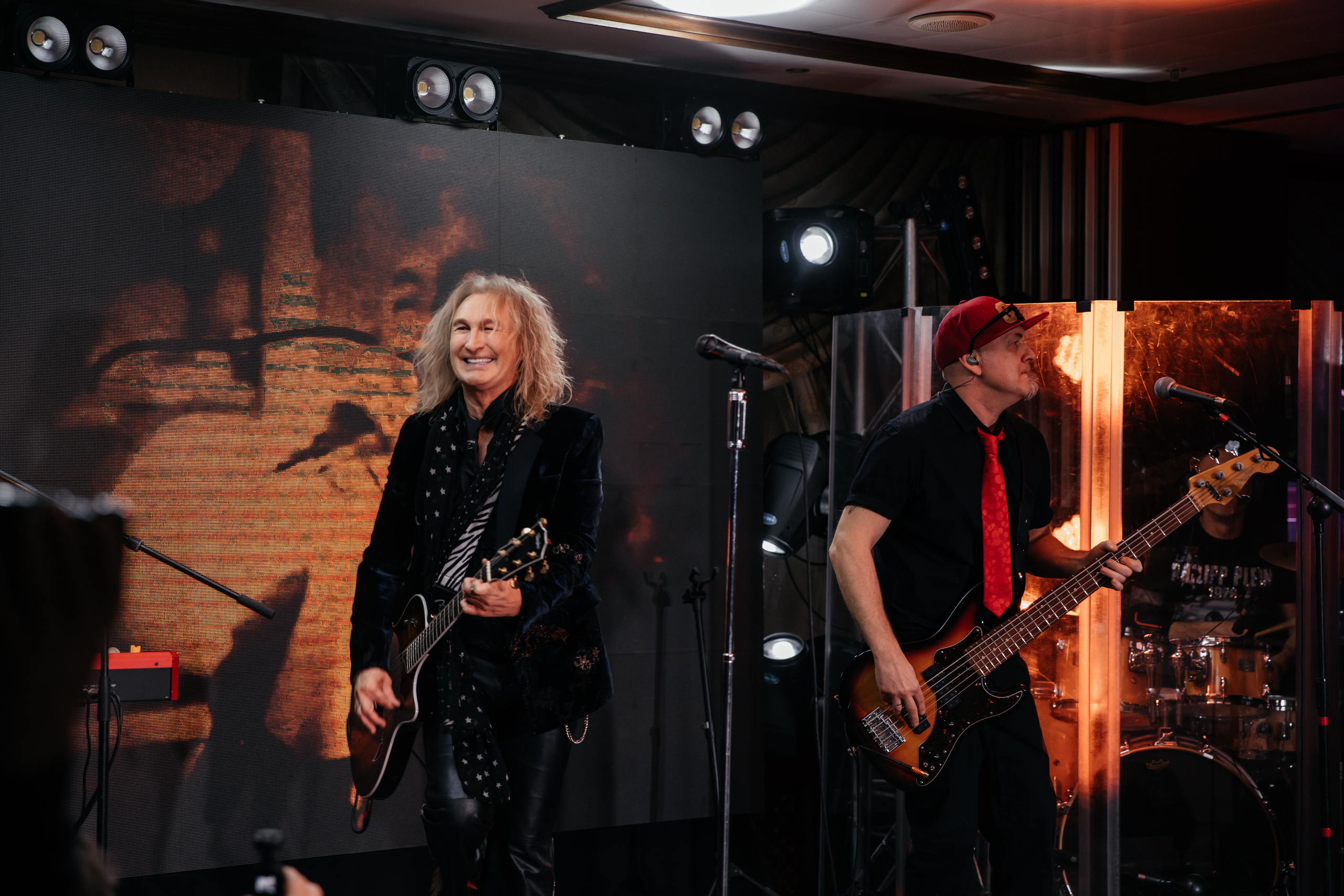 Александр Иванов и группа "Рондо" на Гала-ужине Премии Виктория 2021 в Москве