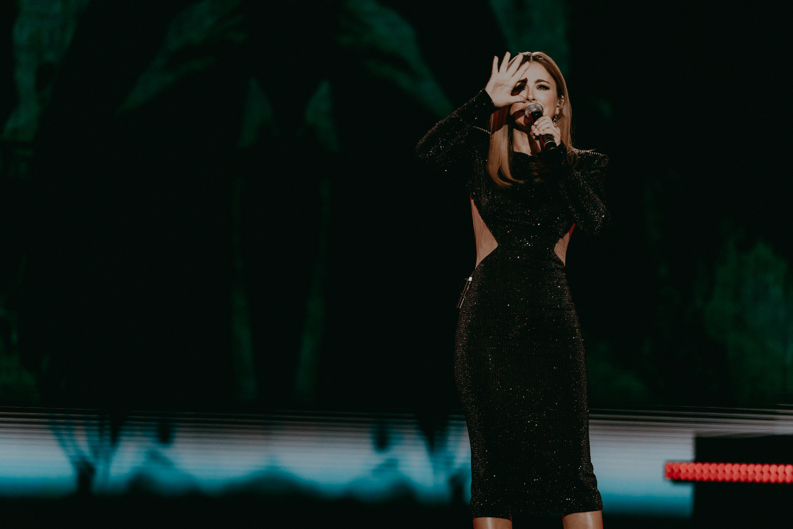 Ани Лорак на Новогоднем гала-концерте проекта «Голос» в Crocus City Hall в Москве