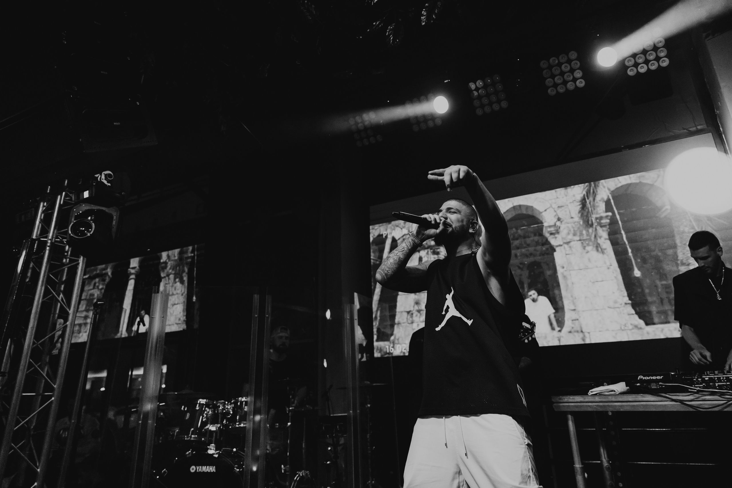 Клубный концерт Артема Качера в МЕМО dine& bar Moscow в Москве. «Птичка на проводе»: информационный портал в Москве