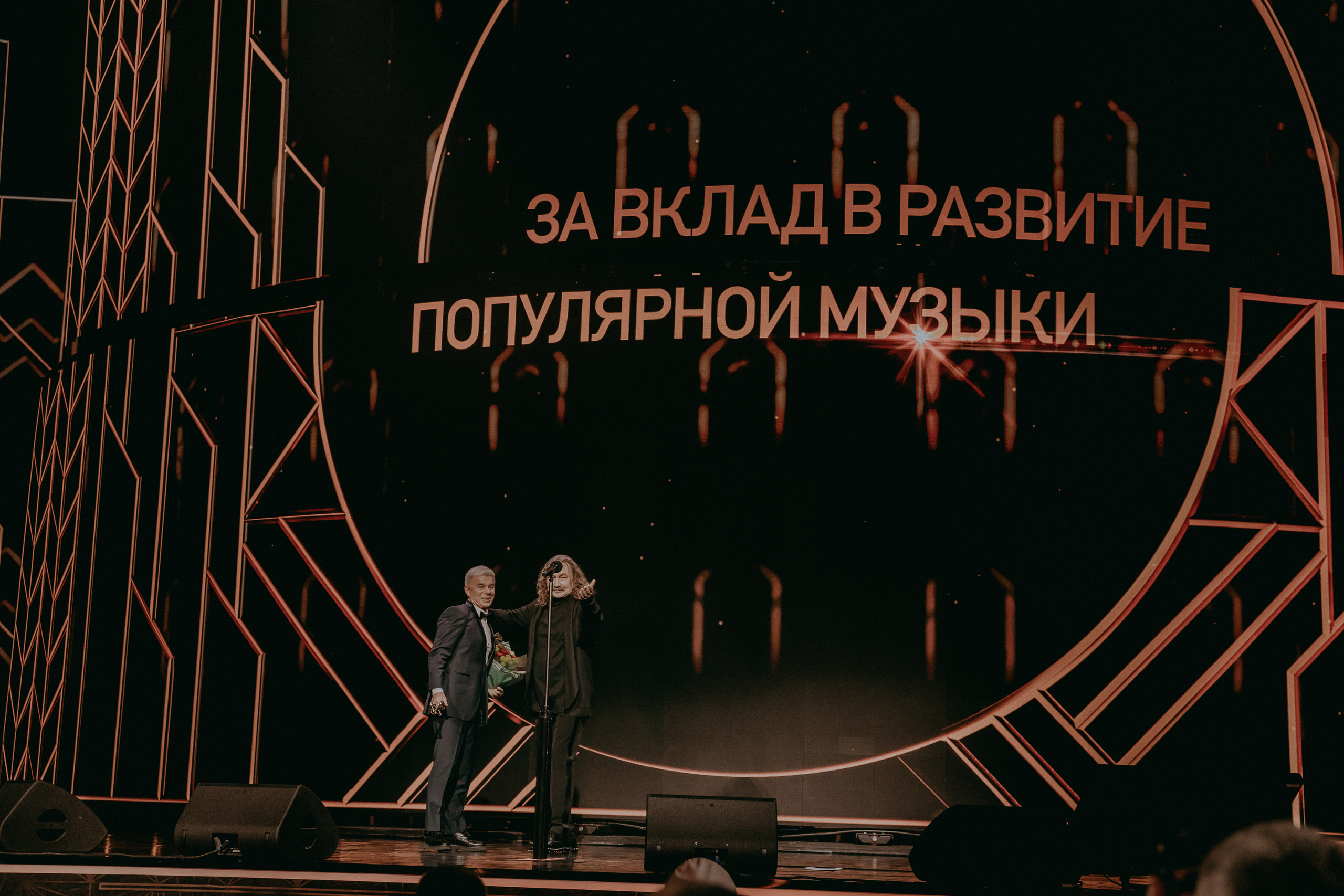 Олег Газманов и Игорь Николаев на Российской Национальной Музыкальной Премии Виктория-2021 в Москве