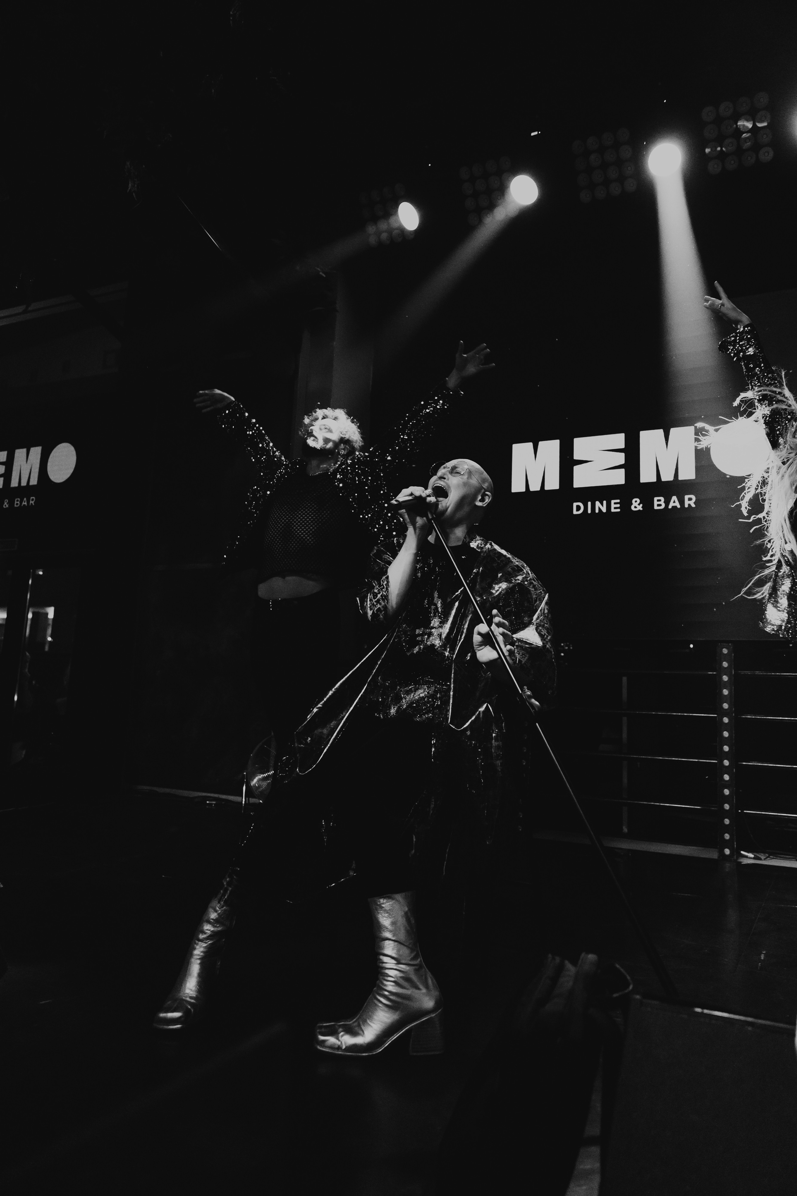 Клубный концерт ШУРЫ в МЕМО dine& bar Moscow в Москве. «Птичка на проводе»: информационный портал в Москве
