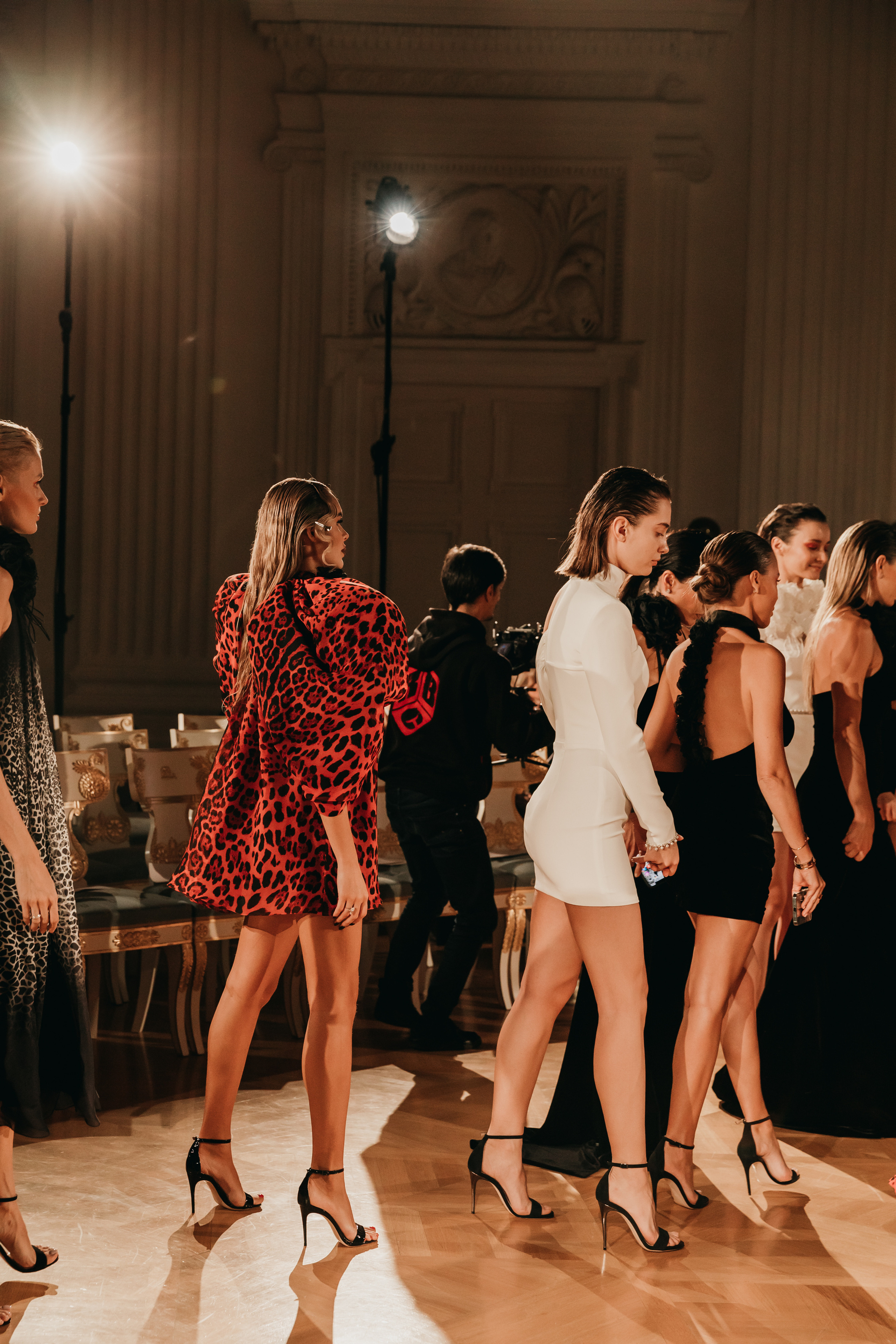 Показ дизайнера Бичолла Тетрадзе в рамках Недели моды в Москве. «Птичка на проводе»: информационный портал в Москве