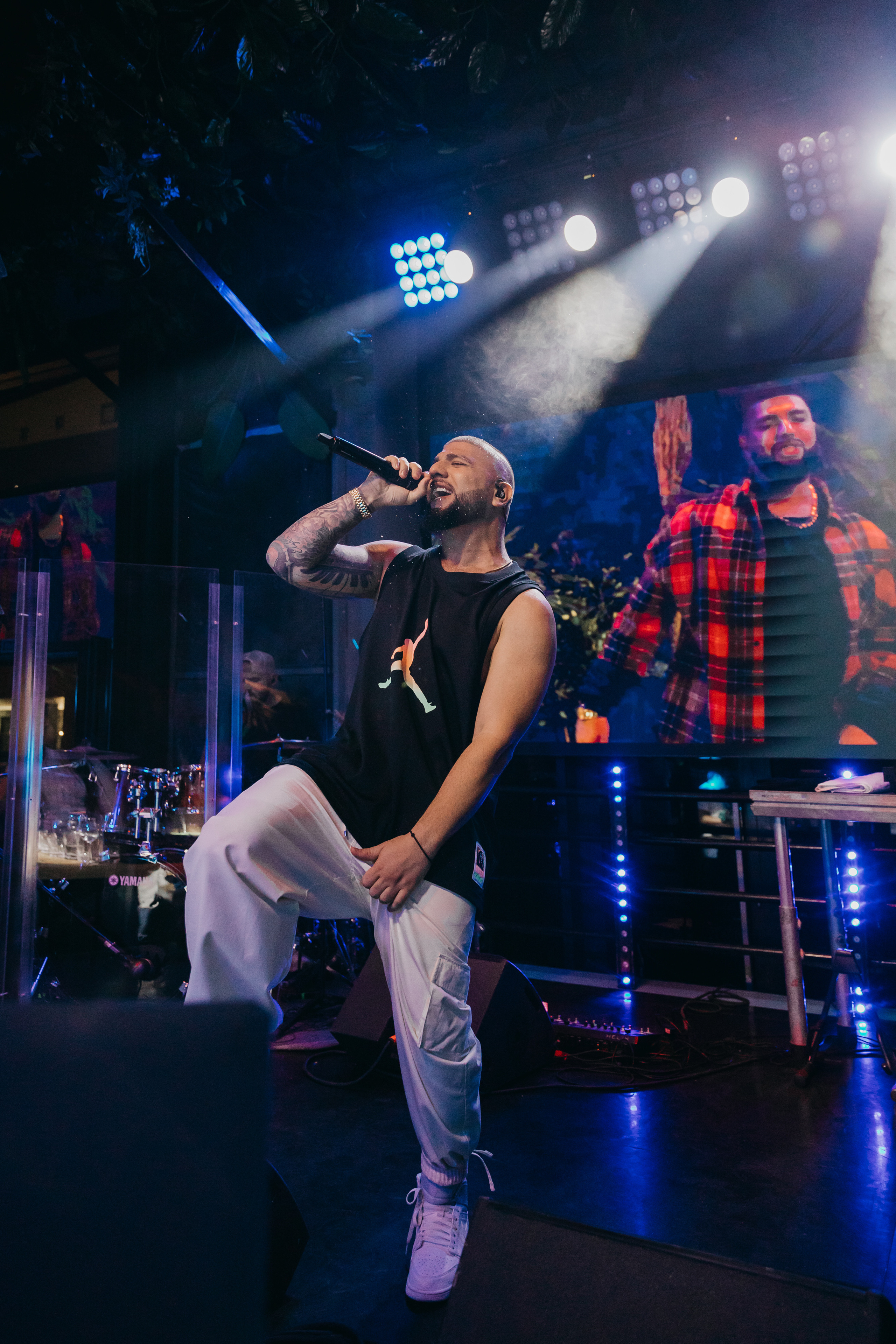 Клубный концерт Артема Качера в МЕМО dine& bar Moscow в Москве. «Птичка на проводе»: информационный портал в Москве