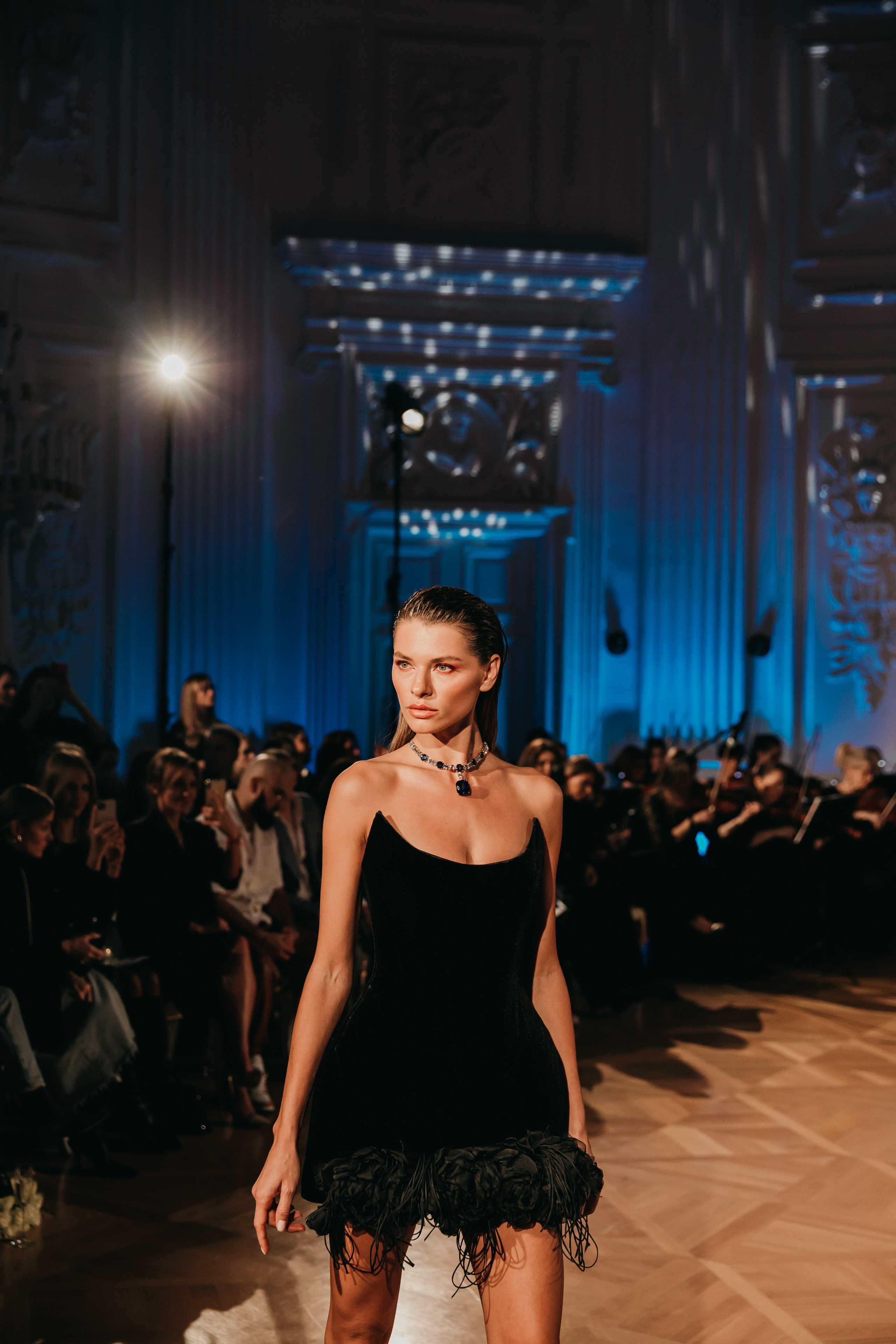 Показ дизайнера Бичолла Тетрадзе в рамках Недели моды в Москве. «Птичка на проводе»: информационный портал в Москве