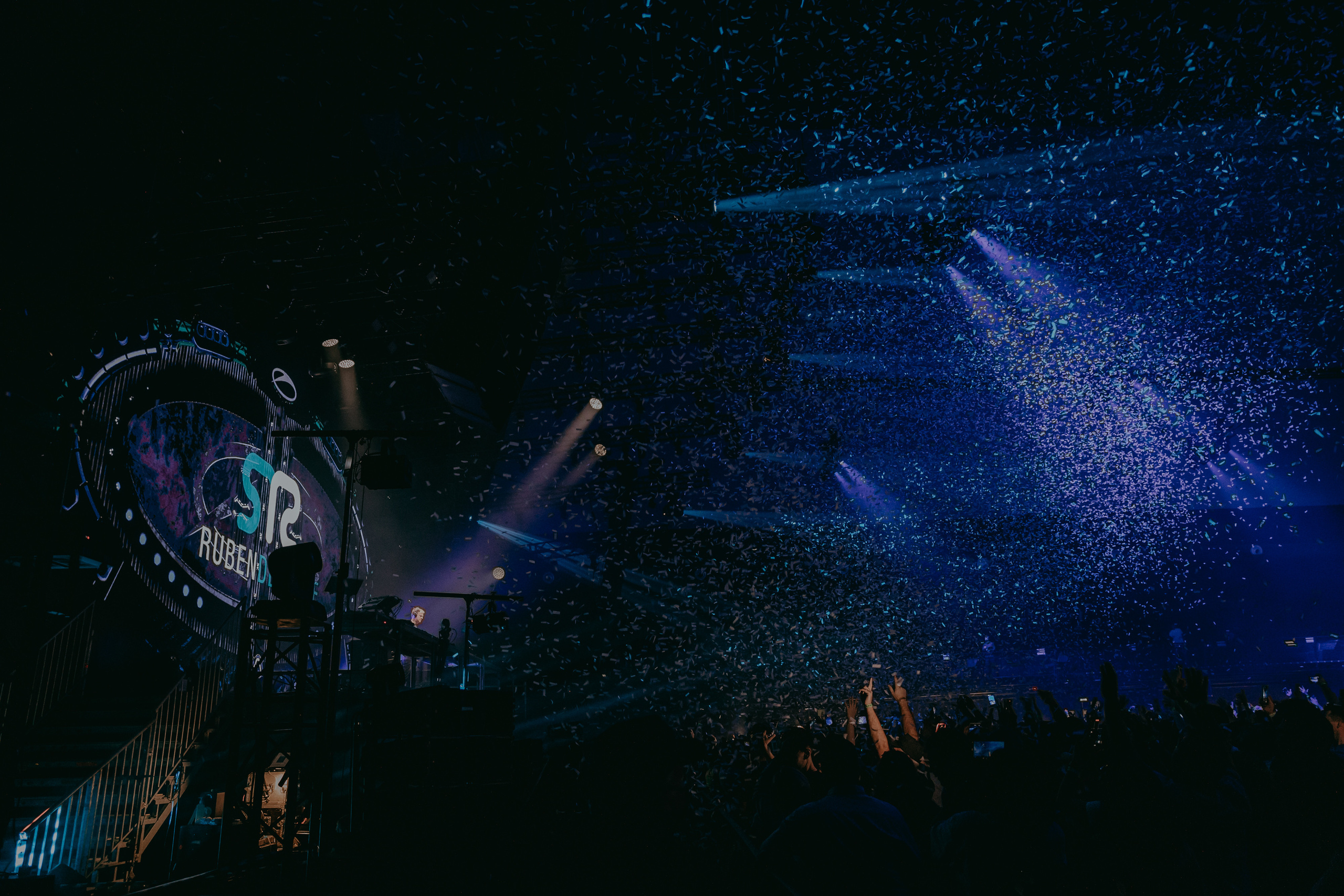 A State Of Trance «ASOT 1000» в Москве. «Птичка на проводе»: информационный портал в Москве