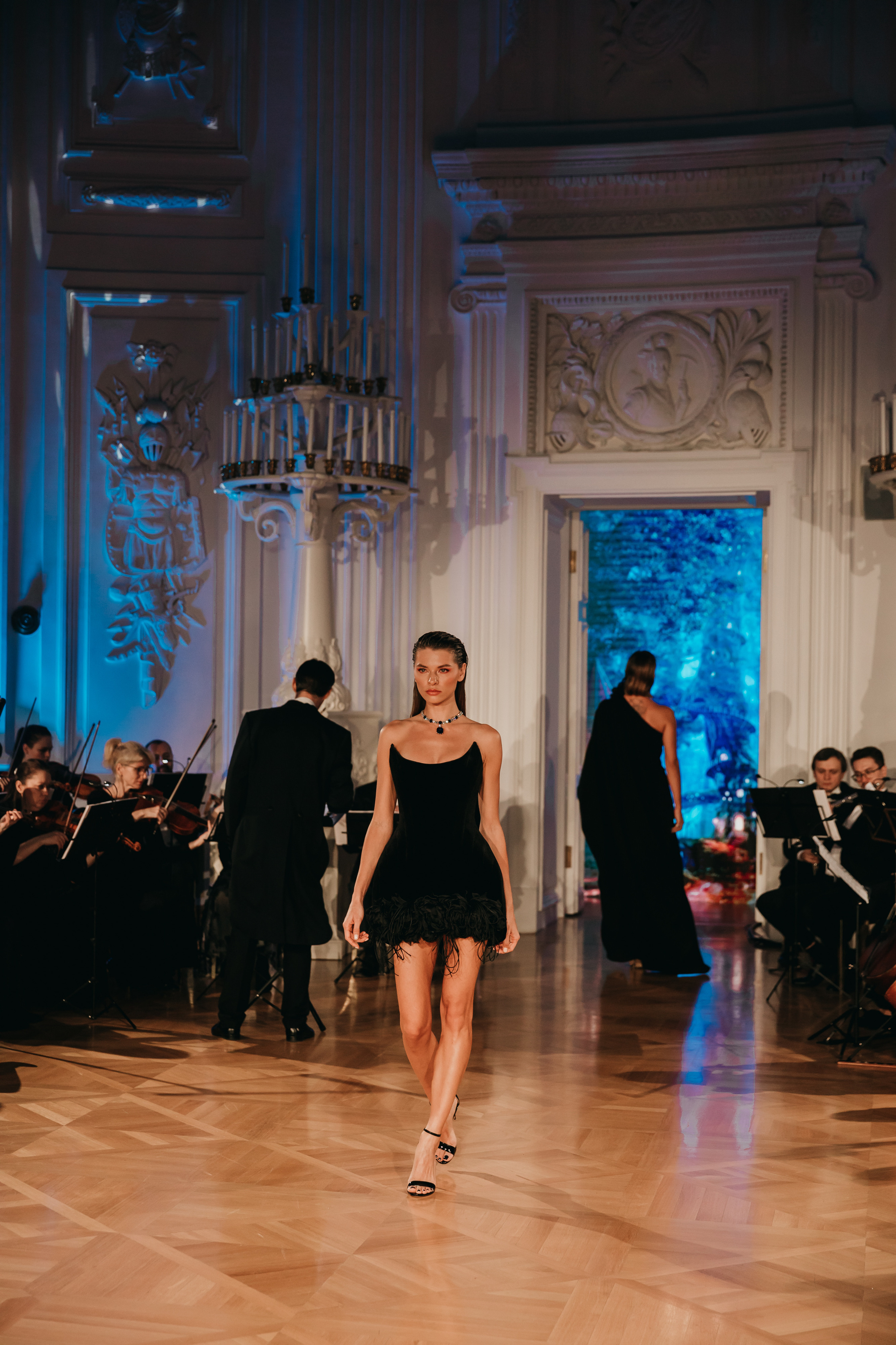 Показ дизайнера Бичолла Тетрадзе в рамках Недели моды в Москве. «Птичка на проводе»: информационный портал в Москве