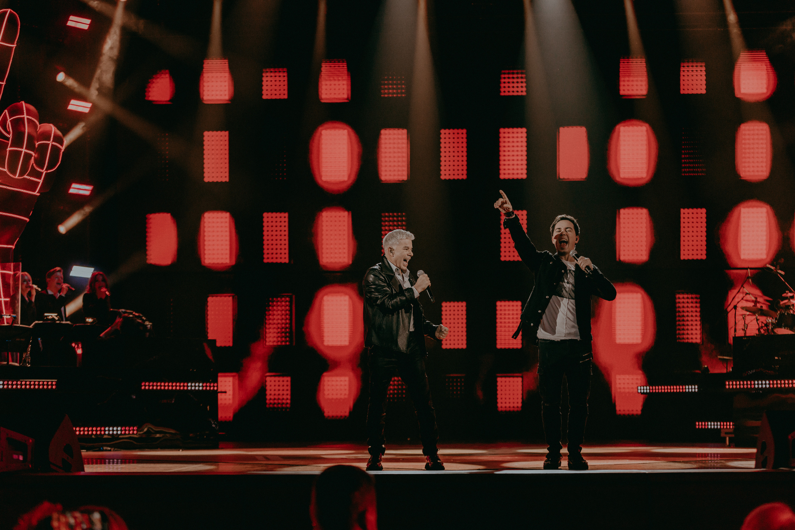 Олег и Родион Газмановы на Новогоднем гала-концерте проекта «Голос» в Crocus City Hall в Москве