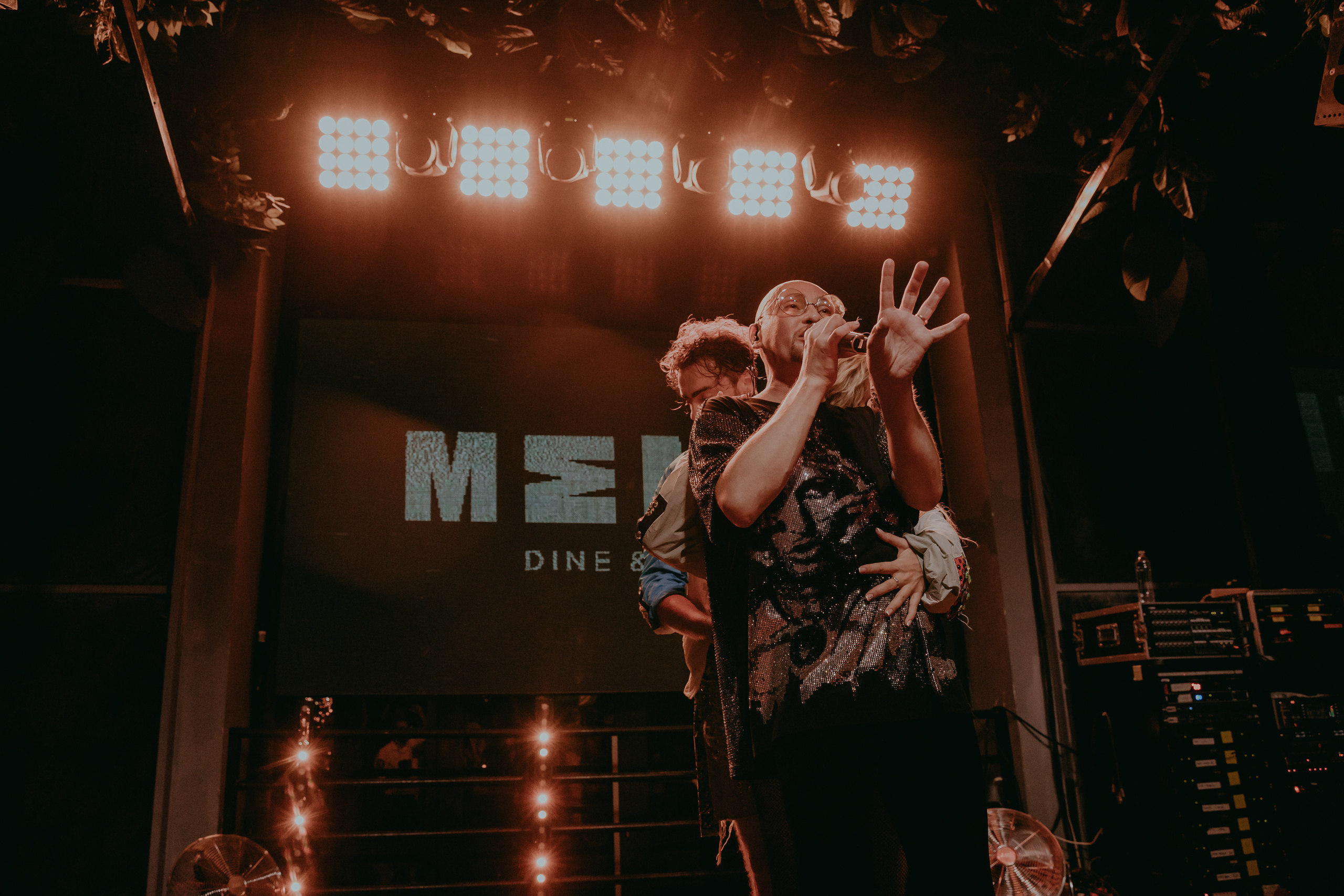 Клубный концерт ШУРЫ в МЕМО dine& bar Moscow в Москве. «Птичка на проводе»: информационный портал в Москве