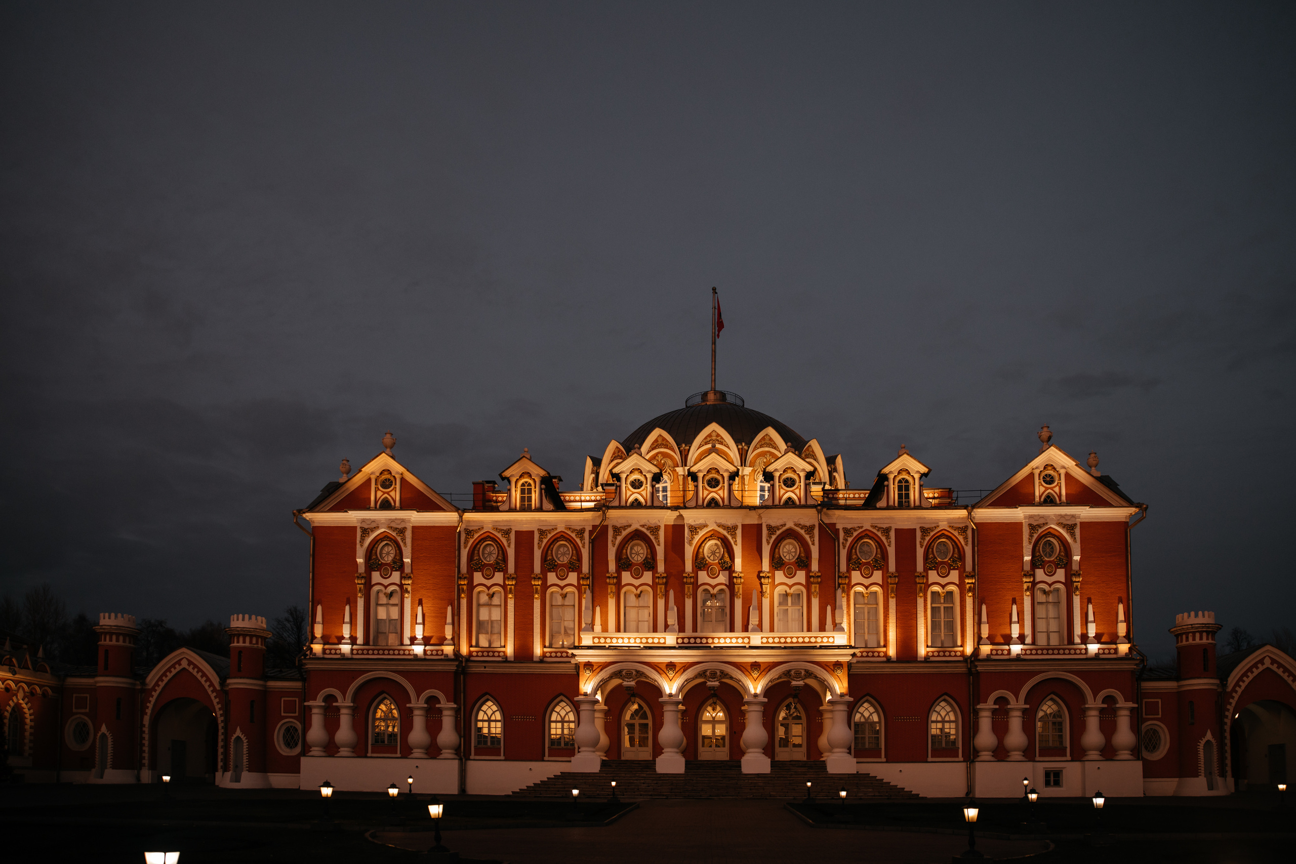 Показ дизайнера Бичолла Тетрадзе в рамках Недели моды в Москве. «Птичка на проводе»: информационный портал в Москве