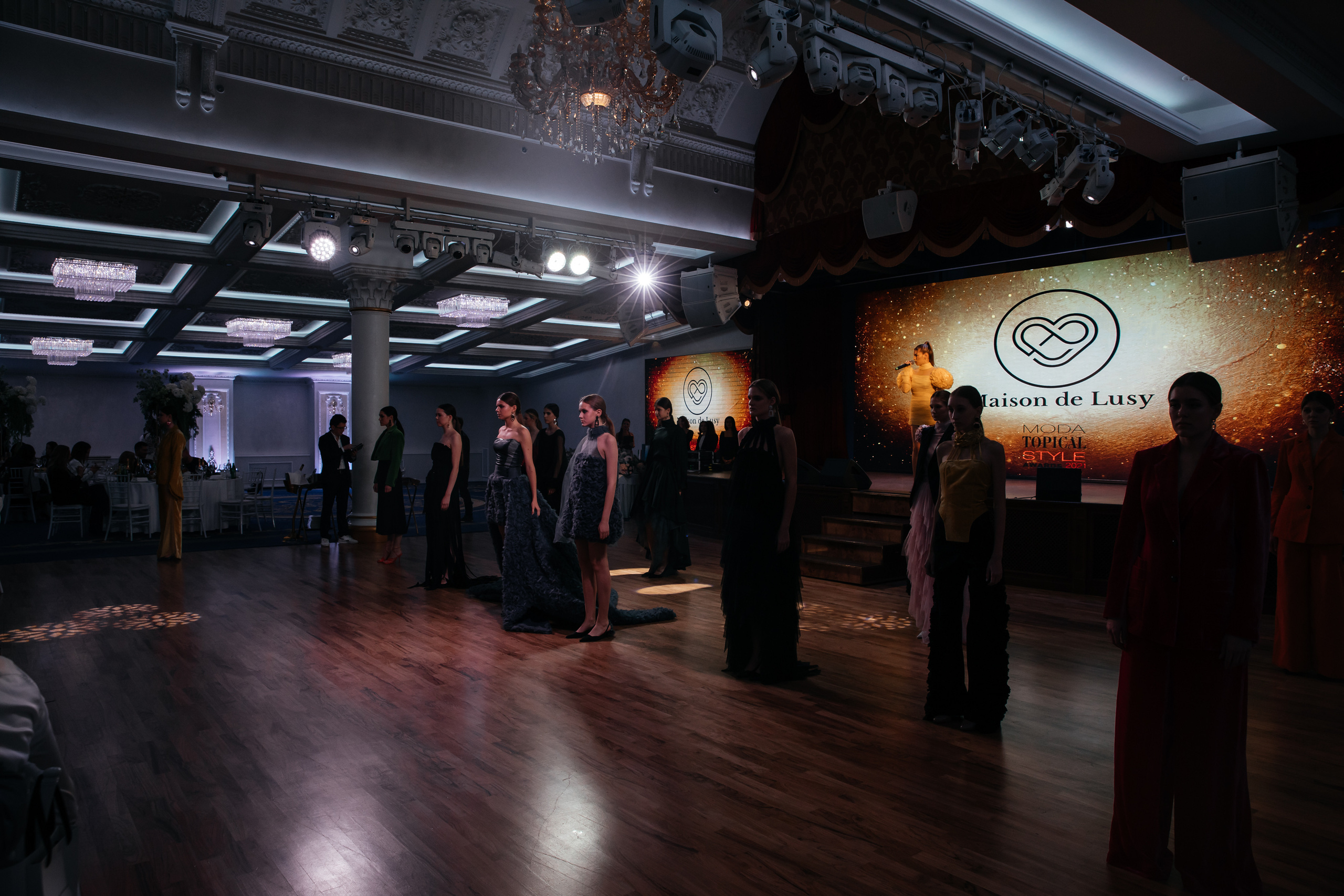 Премия журнала Оксаны Федоровой «MODA TOPIKAL AWARDS 2021» в Москве. «Птичка на проводе»: информационный портал в Москве