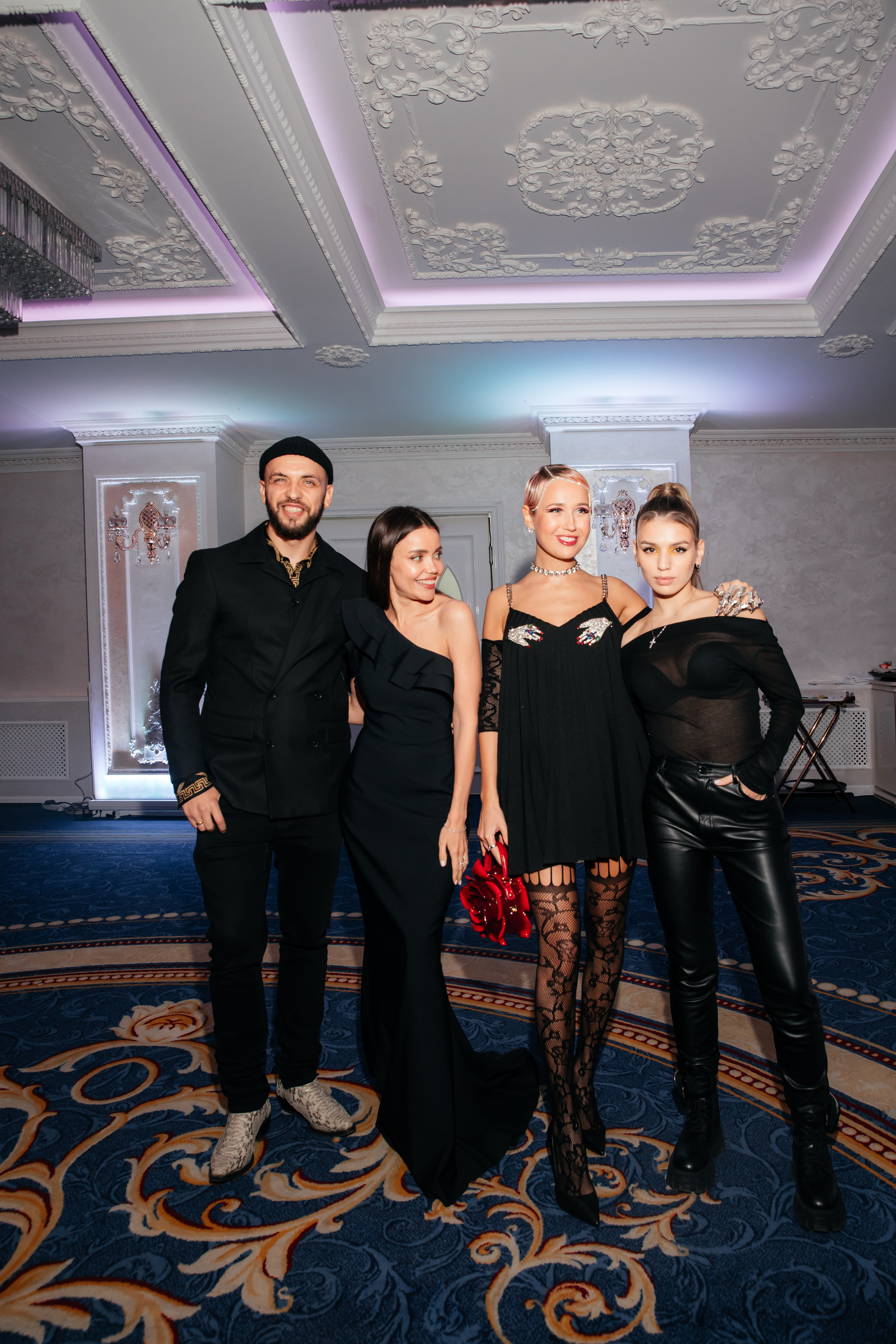 рэпер ST с супругой Ассоль, Клава Кока и Люся Чеботина на премии MODA TOPIKAL AWARDS 2021 в Москве
