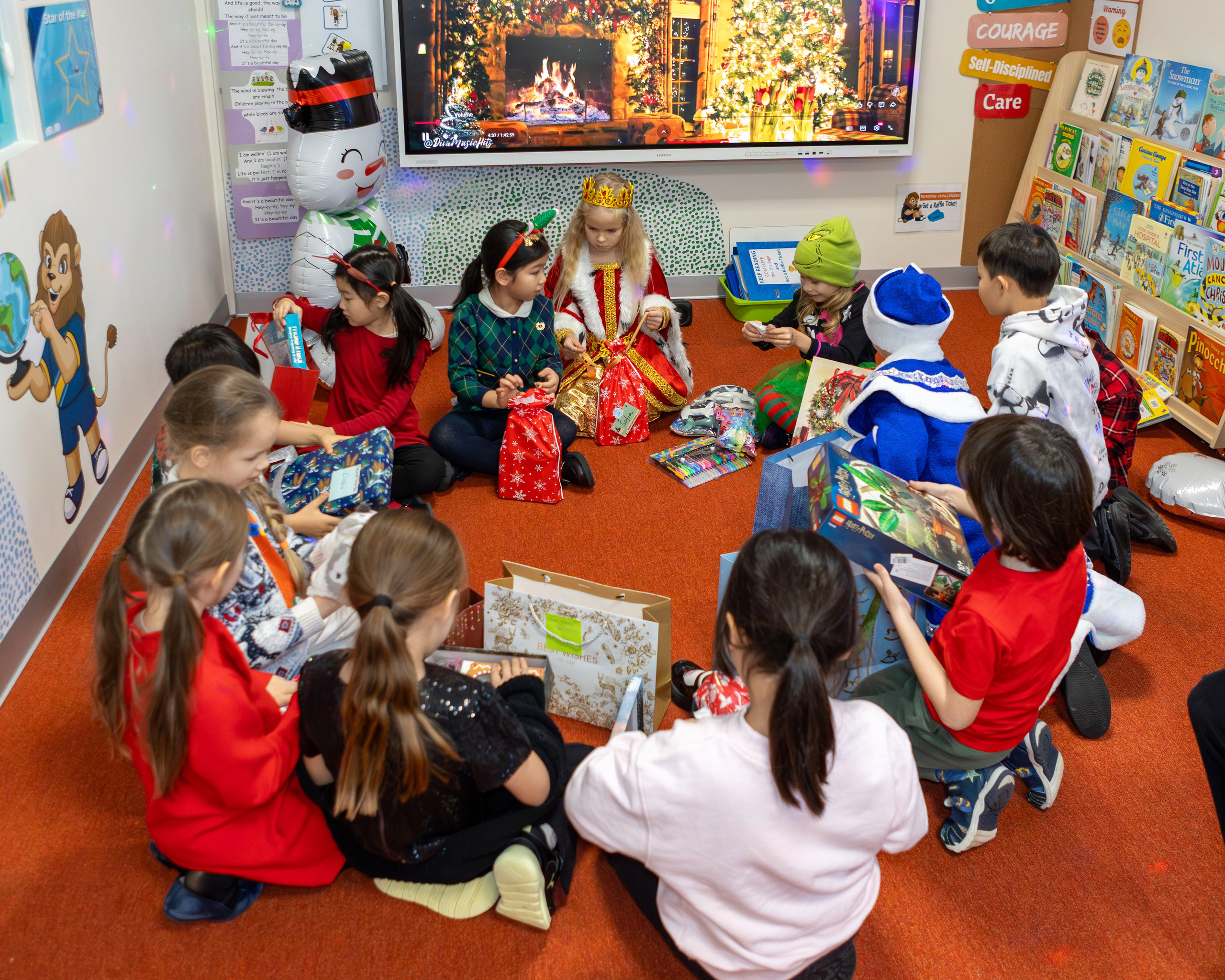 Christmas Celebration at The International School of Moscow. Школьный фотограф и выпускные альбомы | SHKOLBook