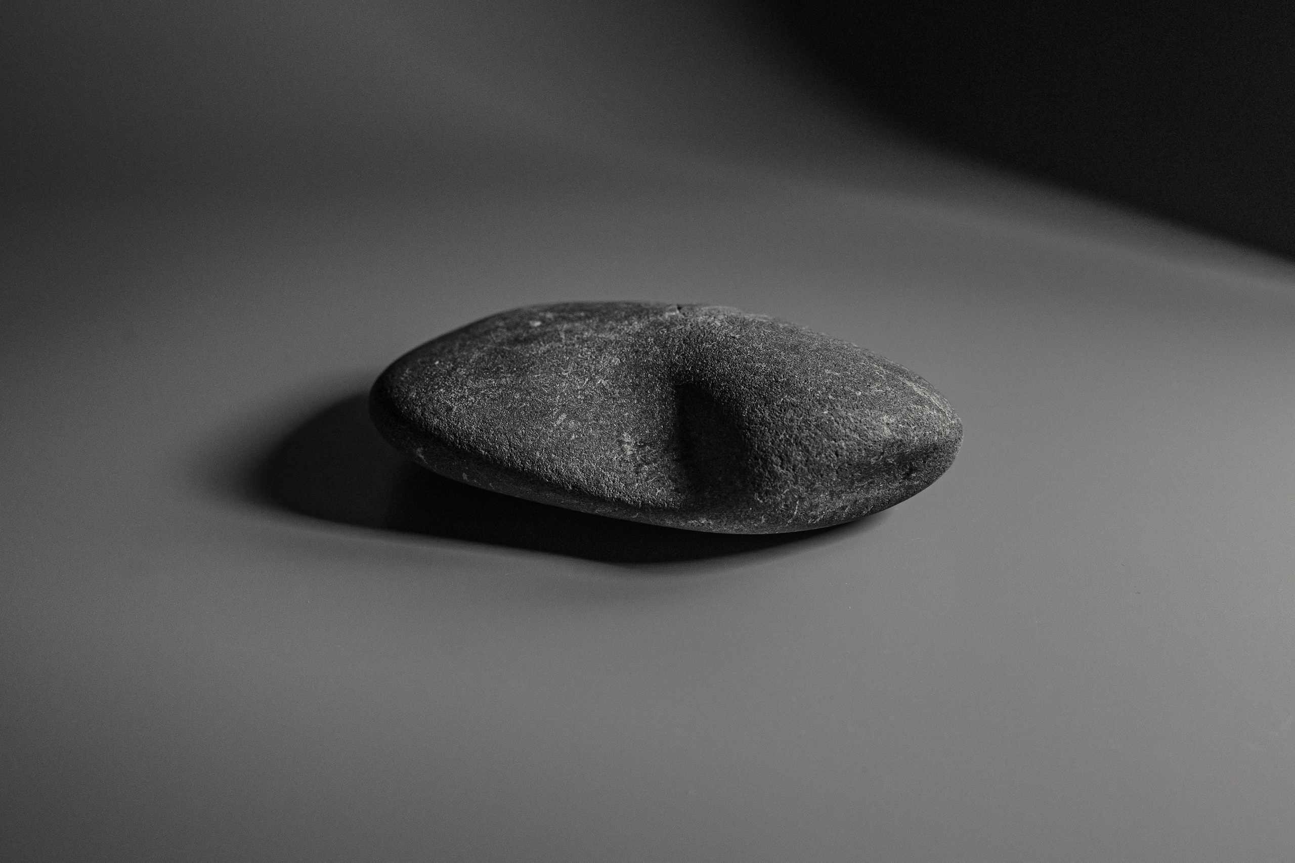 минималистичная фотография камня