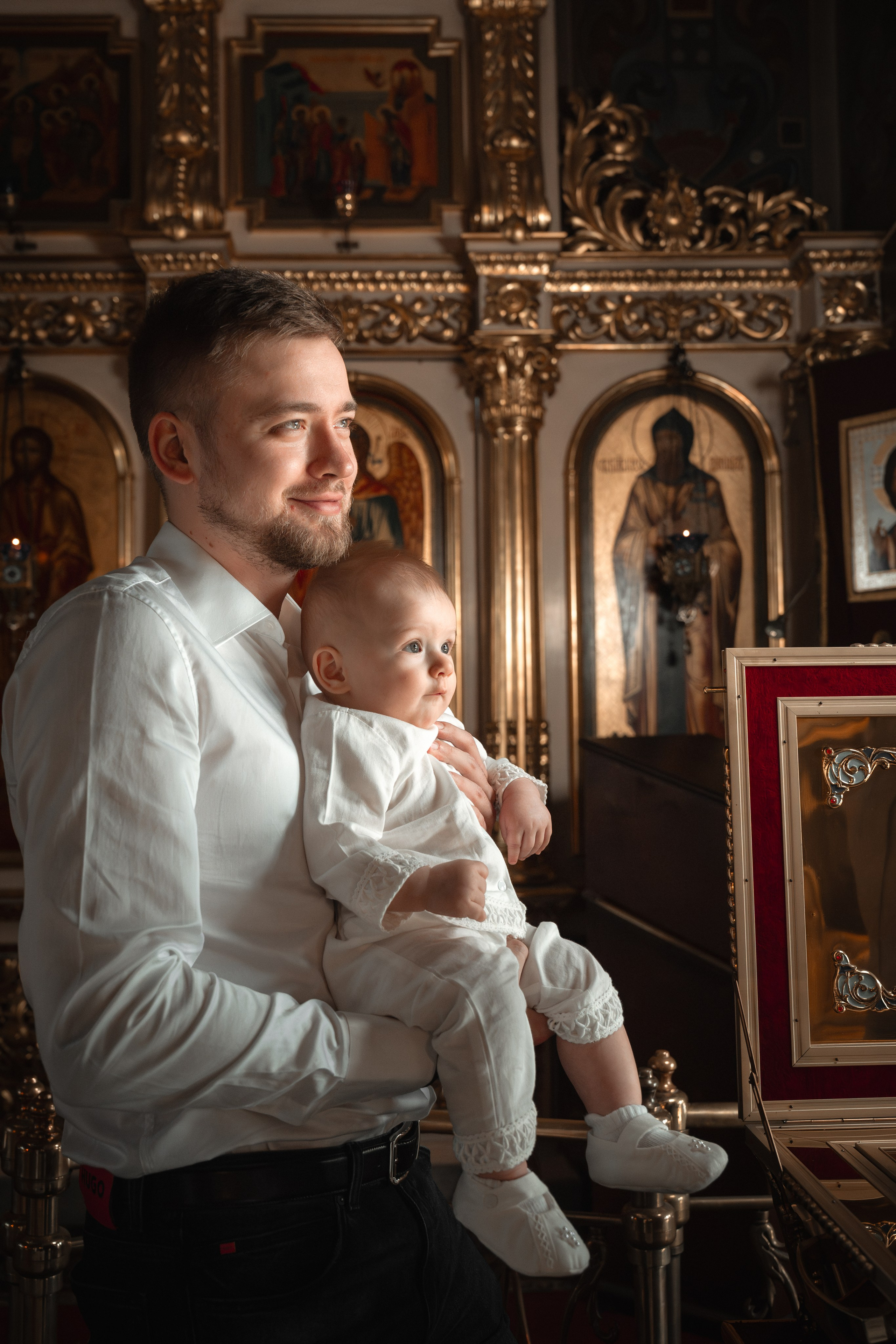 Крещение Даниила в Храме Воскресения Словущего в Даниловской Слободе. Фото- и видеосъёмка крещения и венчания. Фотограф на крещение Москва
