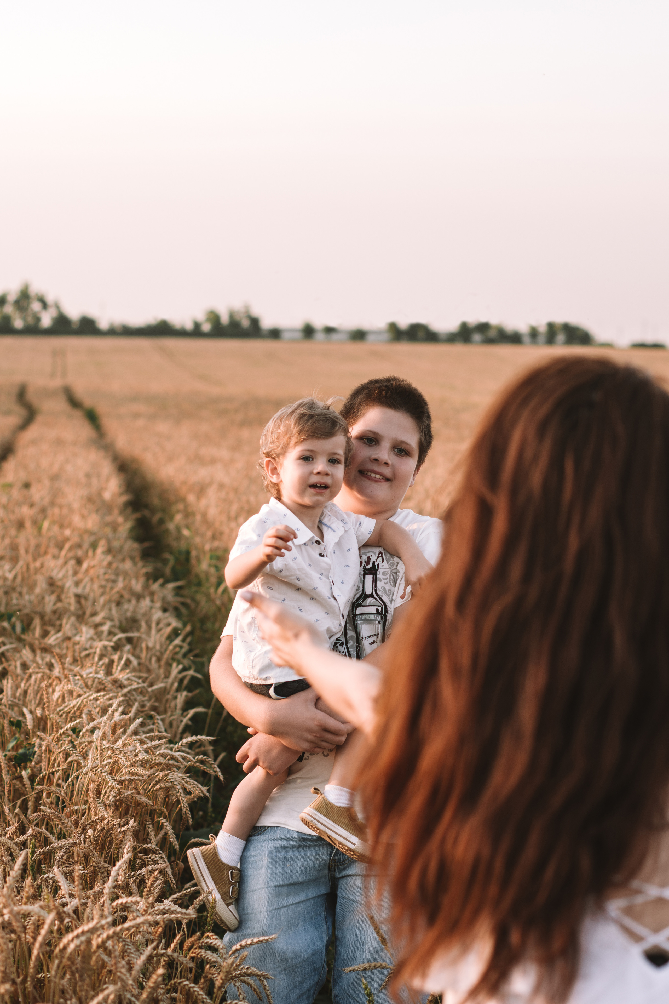 Александра и сыновья. Фотосессия в пшеничном поле. Семейный фотограф Пятигорск, Кисловодск, Эльбрус. Марина Вяликова