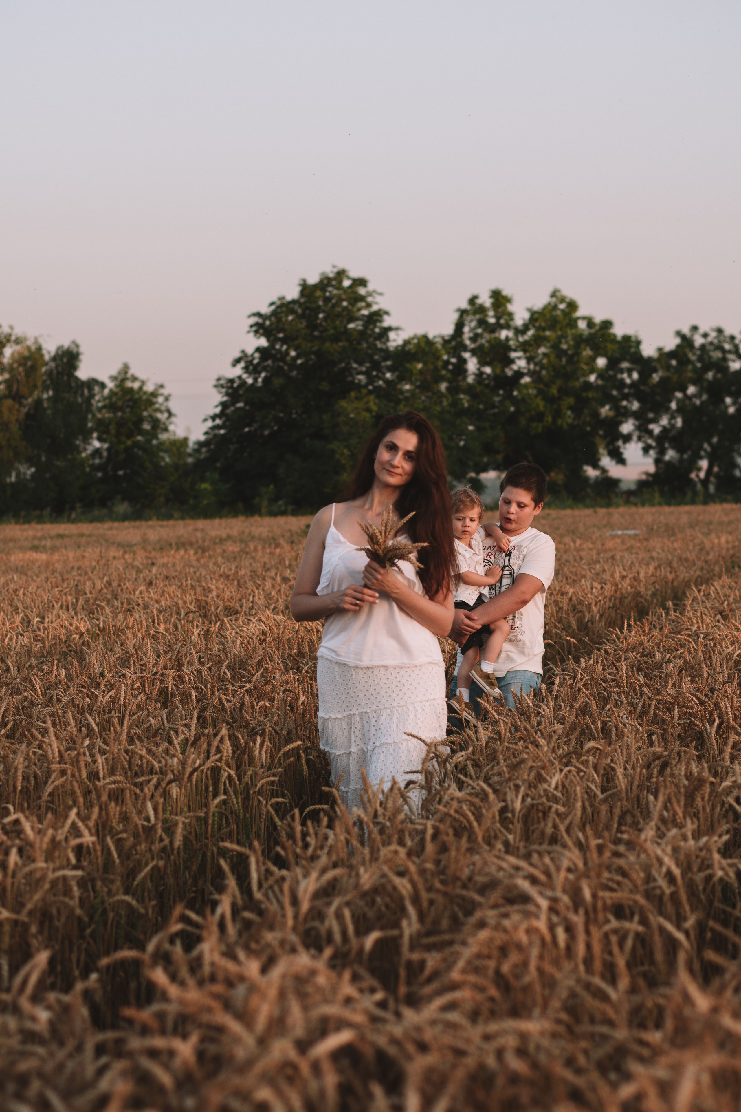 Александра и сыновья. Фотосессия в пшеничном поле. Семейный фотограф Пятигорск, Кисловодск, Эльбрус. Марина Вяликова
