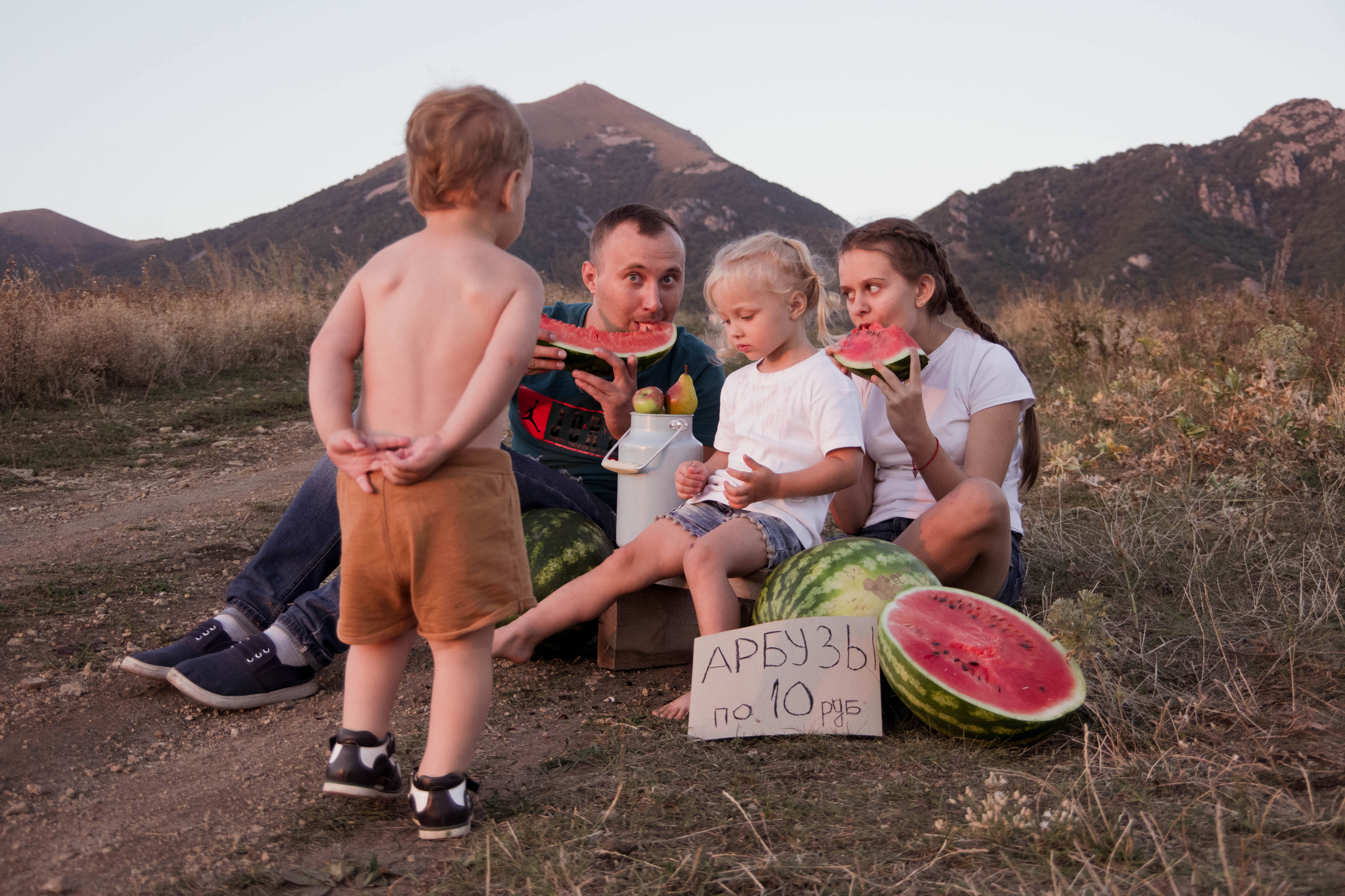 Семейная фотосессия с арбузами. Семейный фотограф Пятигорск, Кисловодск, Эльбрус. Марина Вяликова