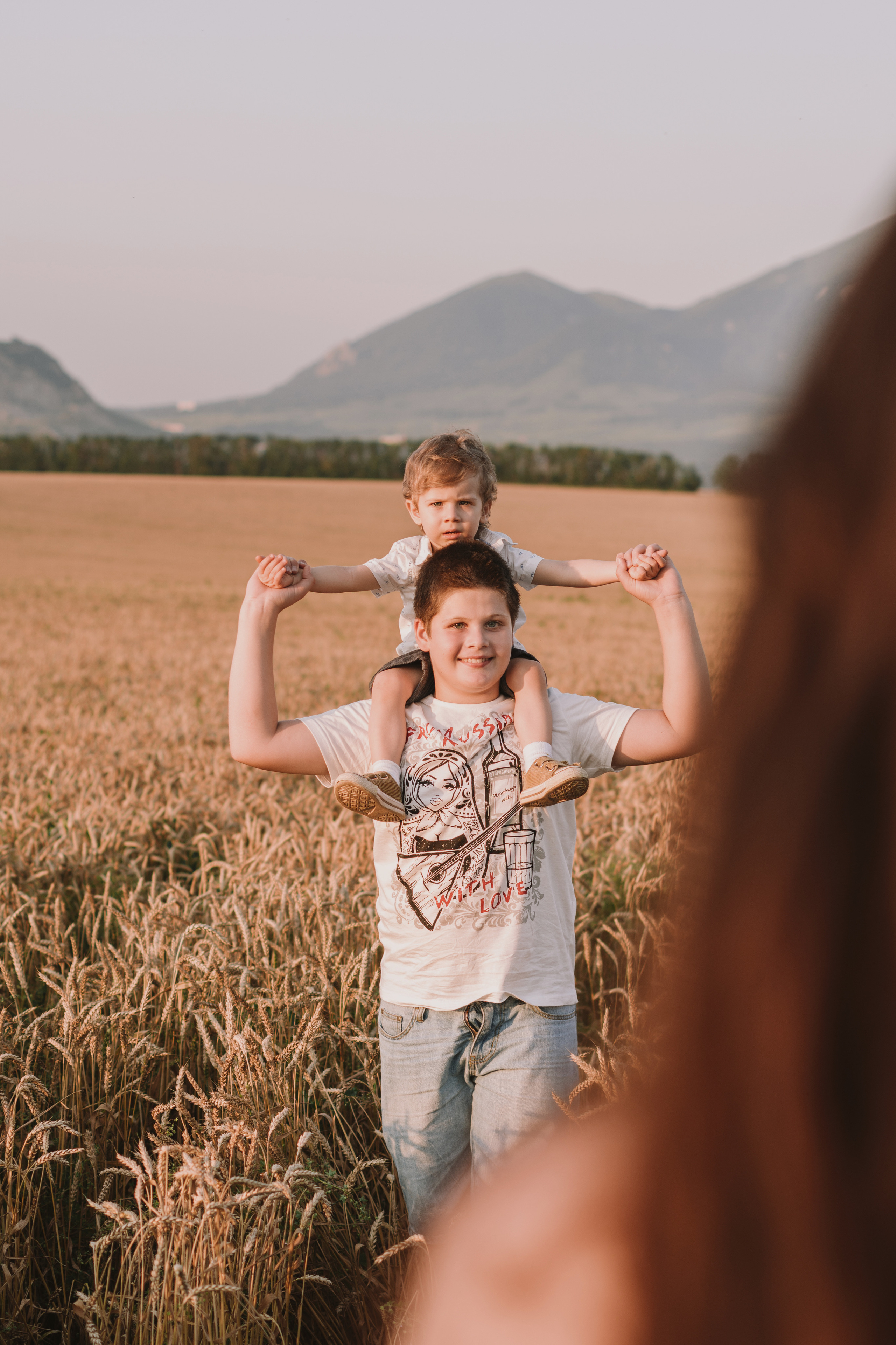 Александра и сыновья. Фотосессия в пшеничном поле. Семейный фотограф Пятигорск, Кисловодск, Эльбрус. Марина Вяликова