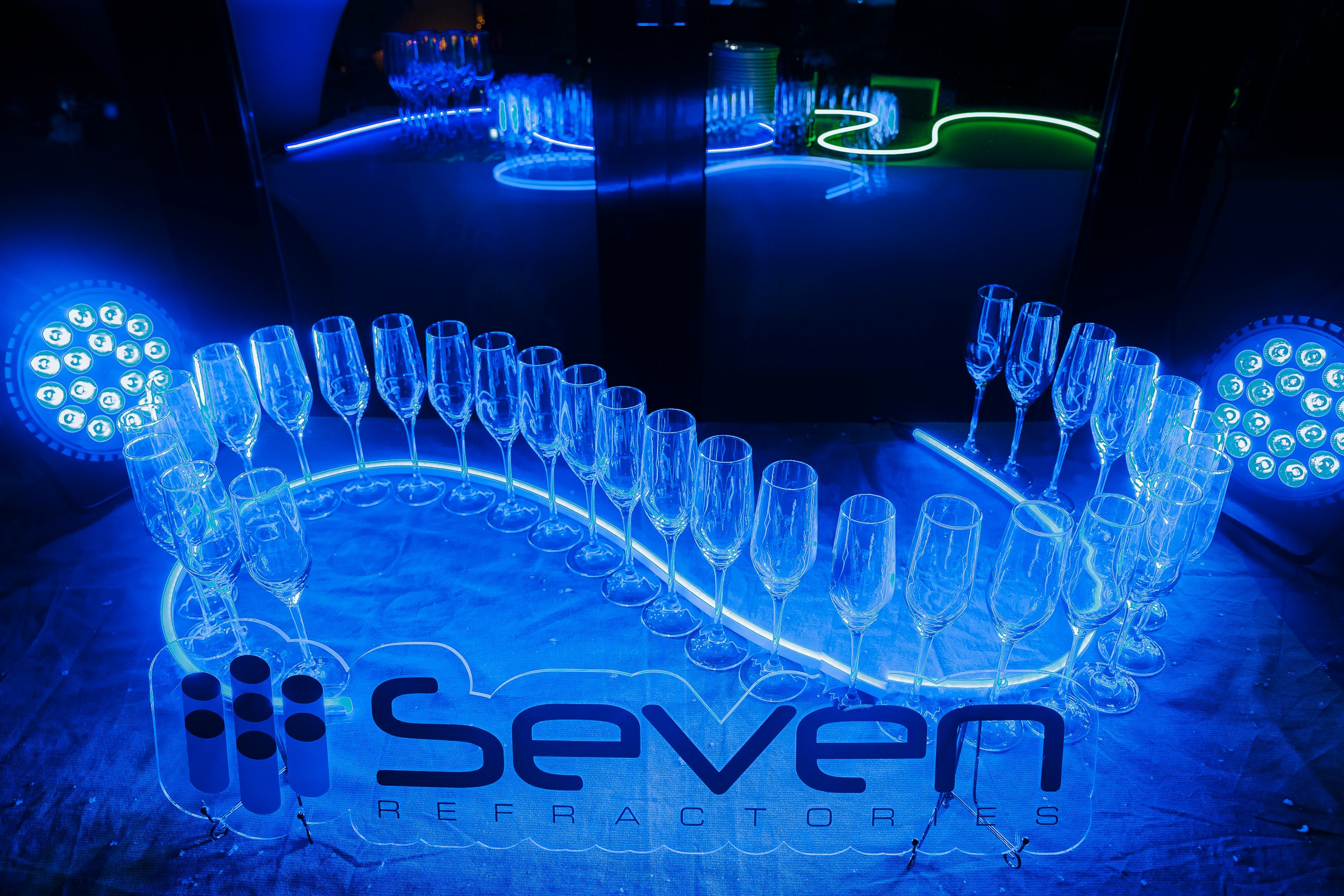 Подсветка и бокалы на корпоративе Seven