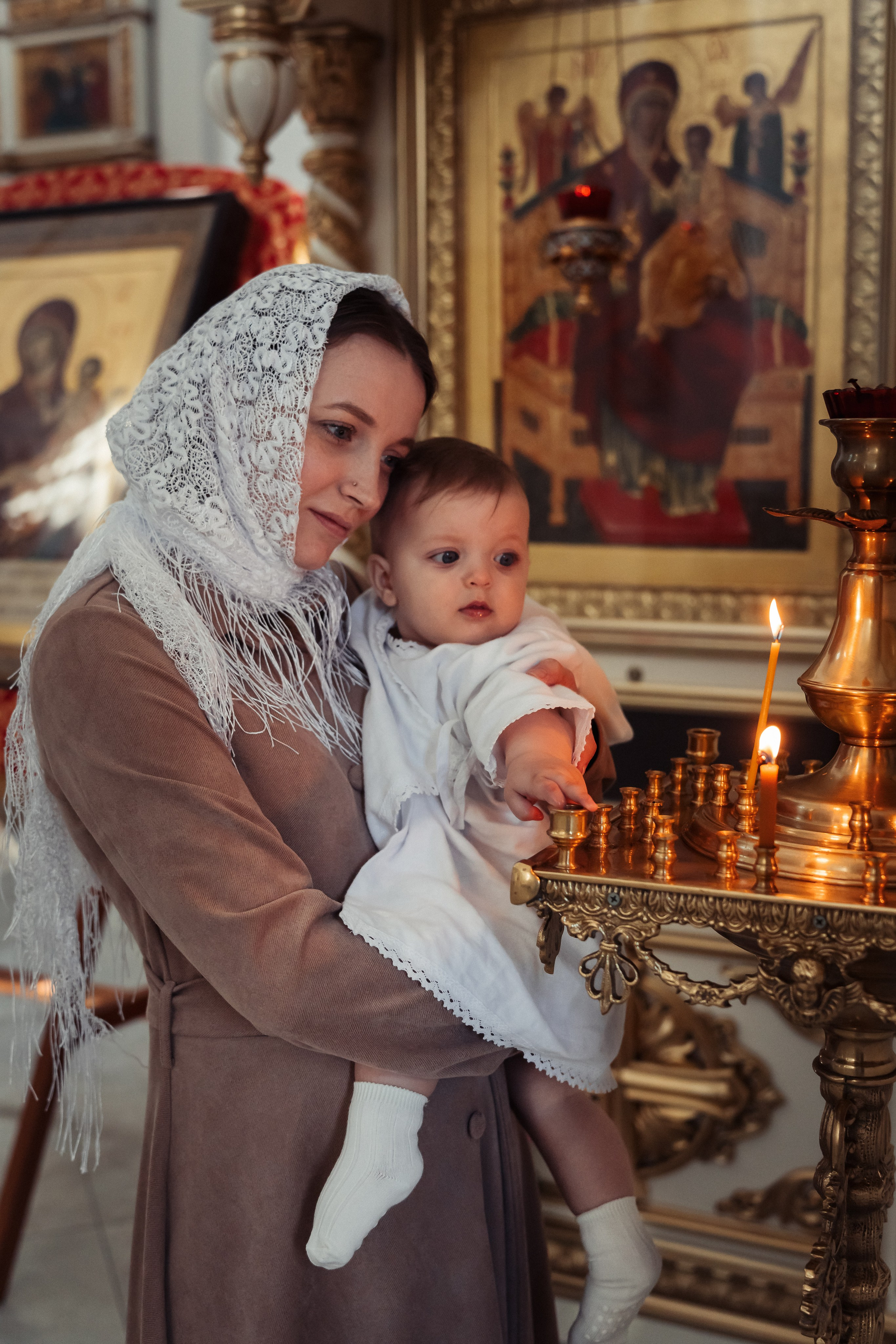 Мама и малыш на крещении