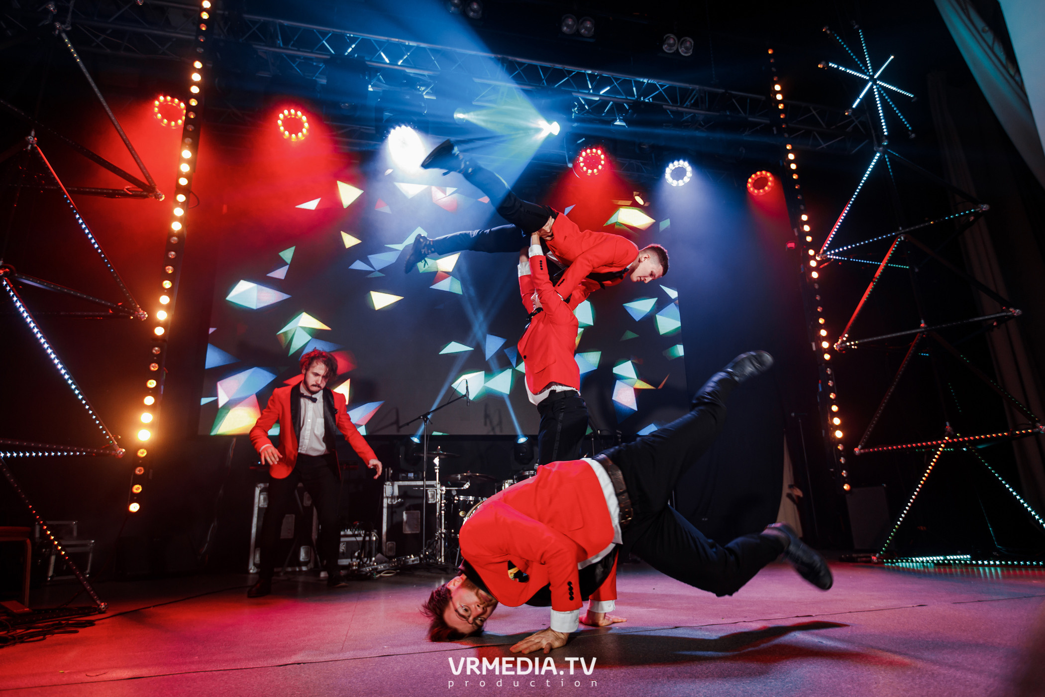 ФОТОГРАФ И ВИДЕООПЕРАТОР НА НОВОГОДНИЙ КОРПОРАТИВ 2021