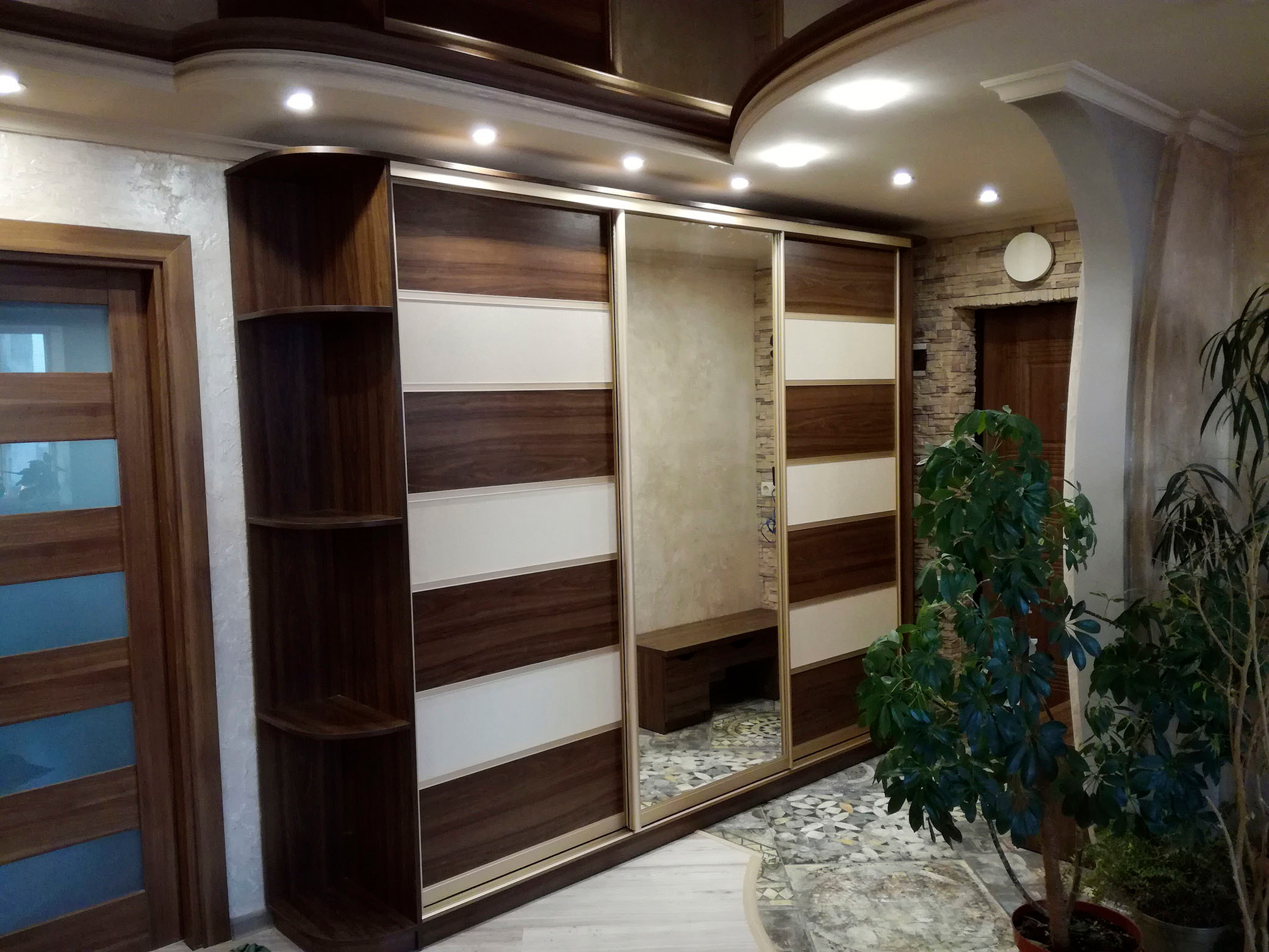 Шкафы, гардеробные и прихожие на заказ в Евпатории. Мебель на заказ в Евпатории