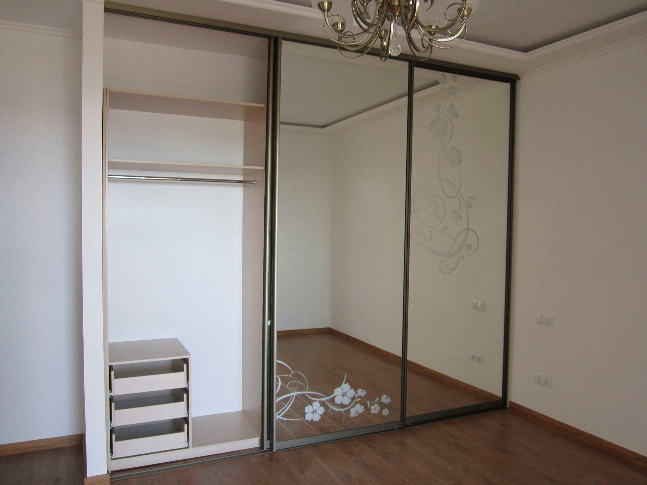 Шкафы, гардеробные и прихожие на заказ в Евпатории. Мебель на заказ в Евпатории