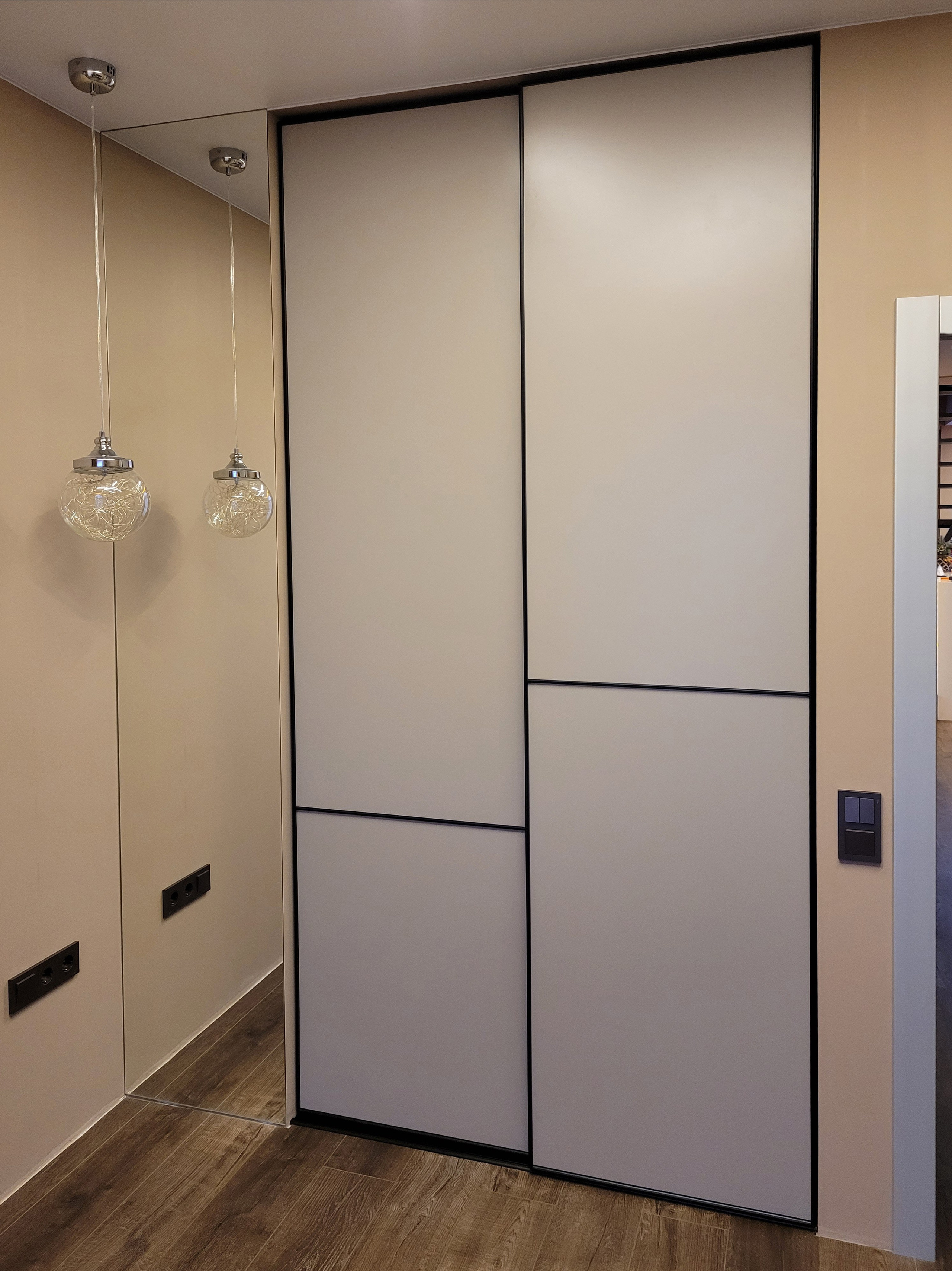 Шкафы, гардеробные и прихожие на заказ в Евпатории. Мебель на заказ в Евпатории