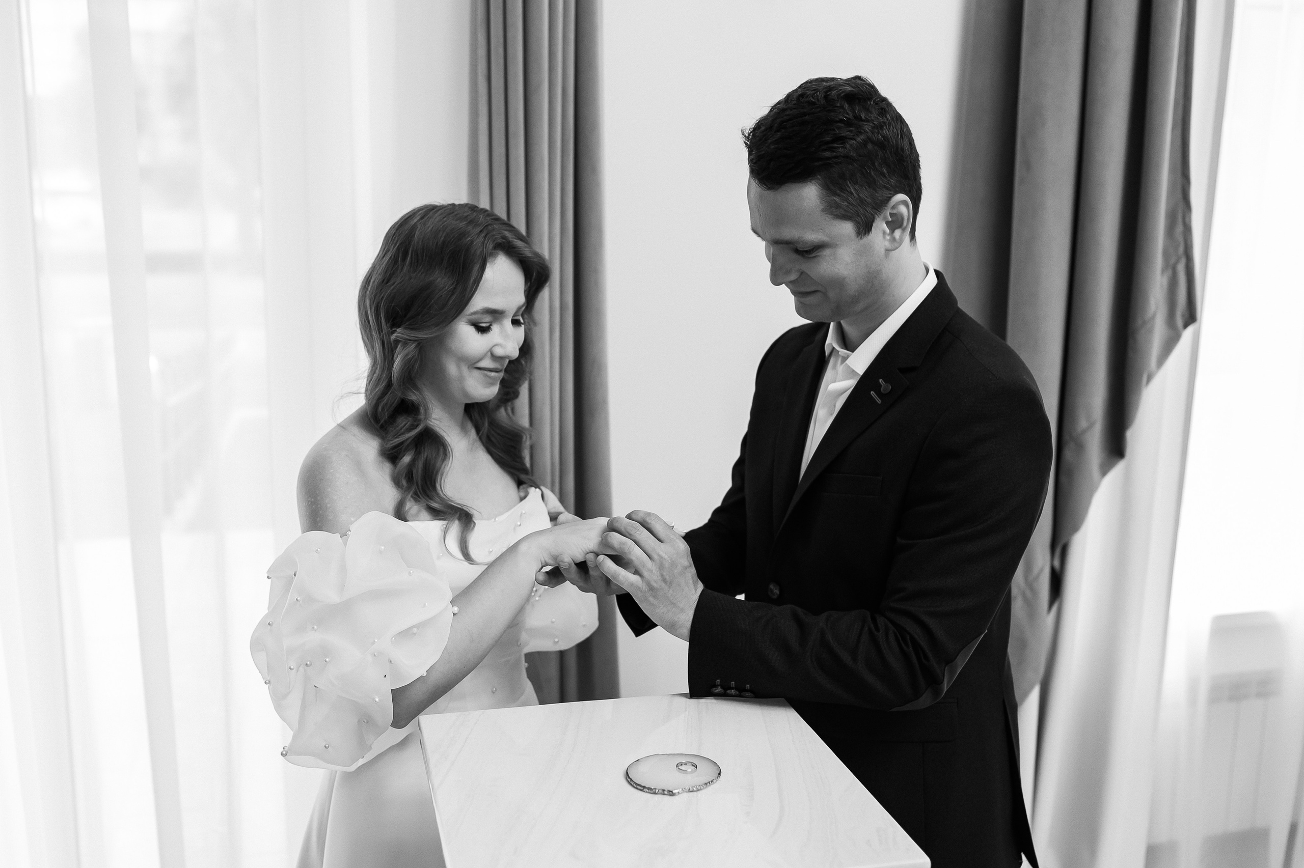 Обмен кольцами в загсе