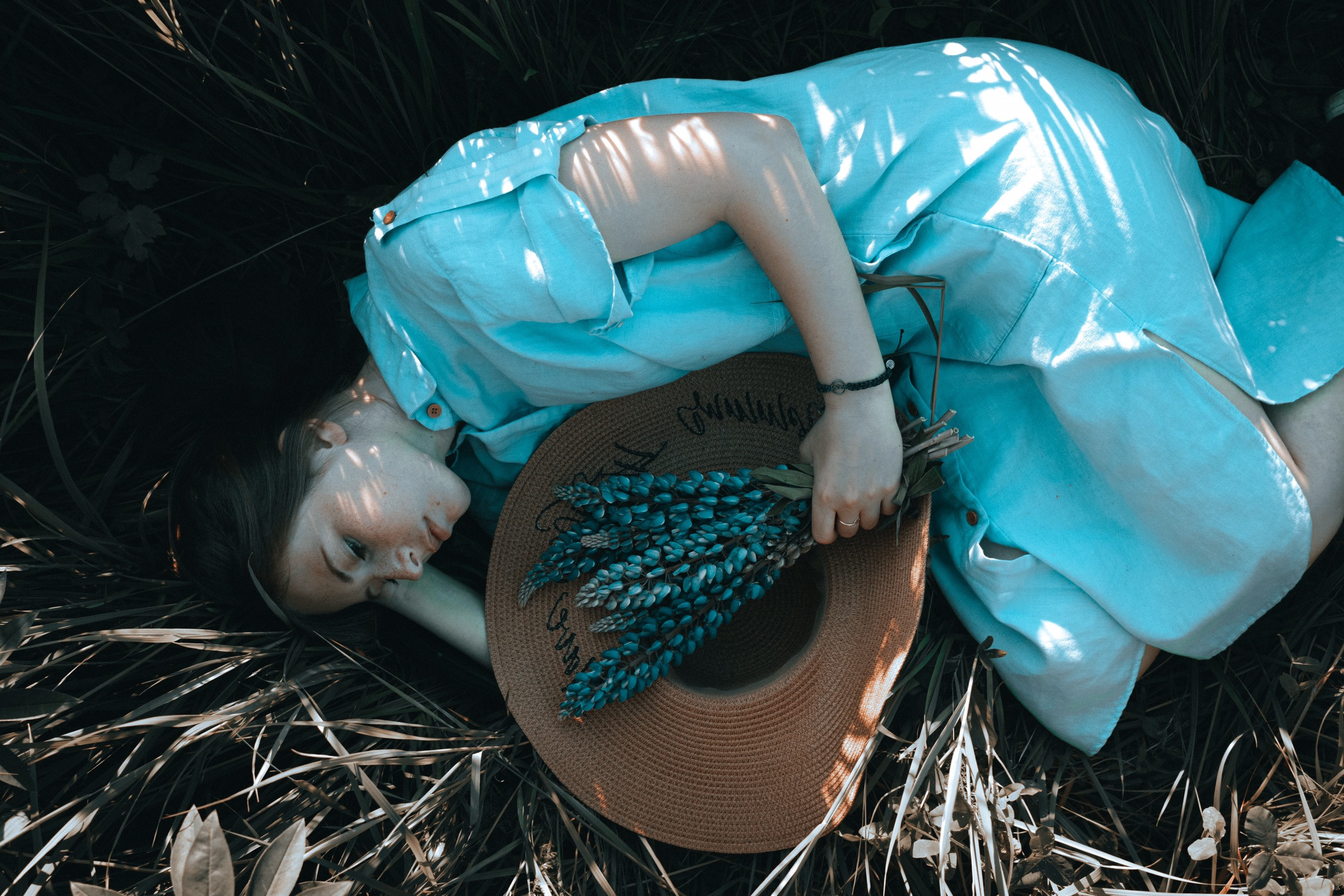 Саша и люпины. Портретный фотограф Москва